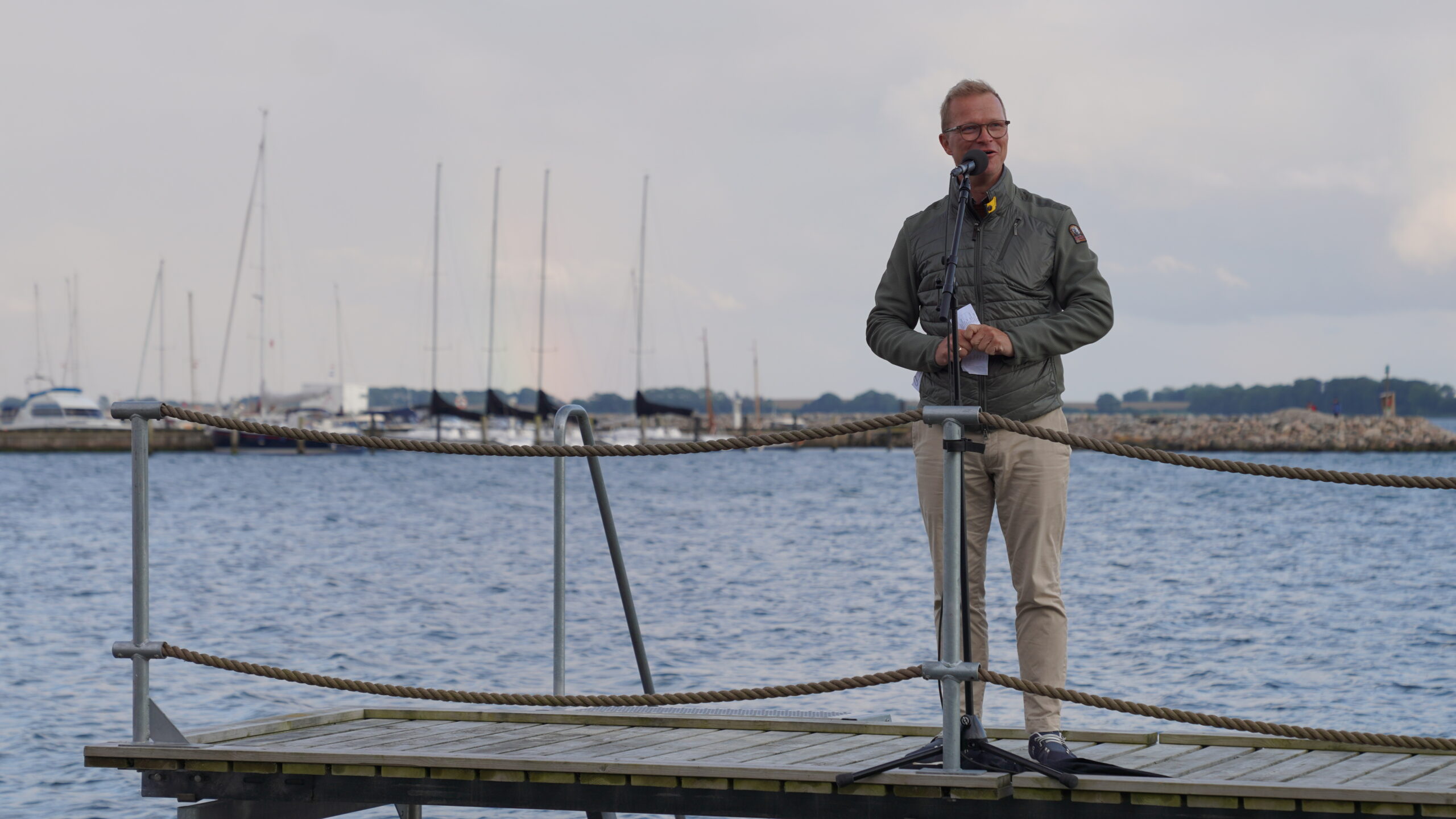 Blå himmel, fællesskab og eftertanke: Sankt Hans