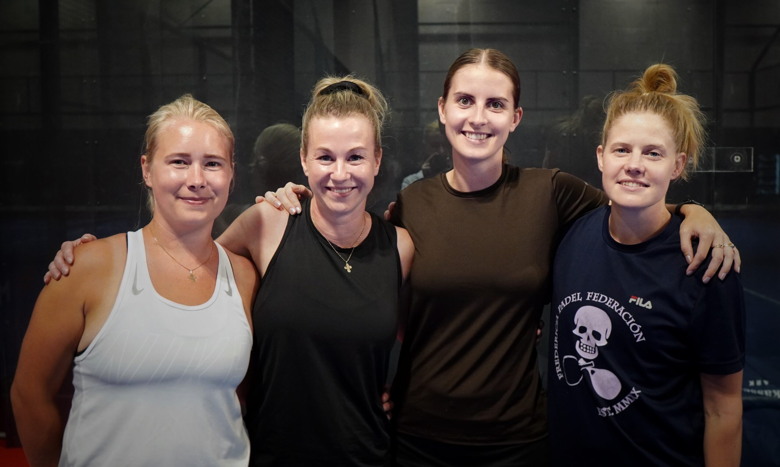 Padelhygge på højt plan – Fredericias padelkvinder har fundet opskriften på det gode fællesskab