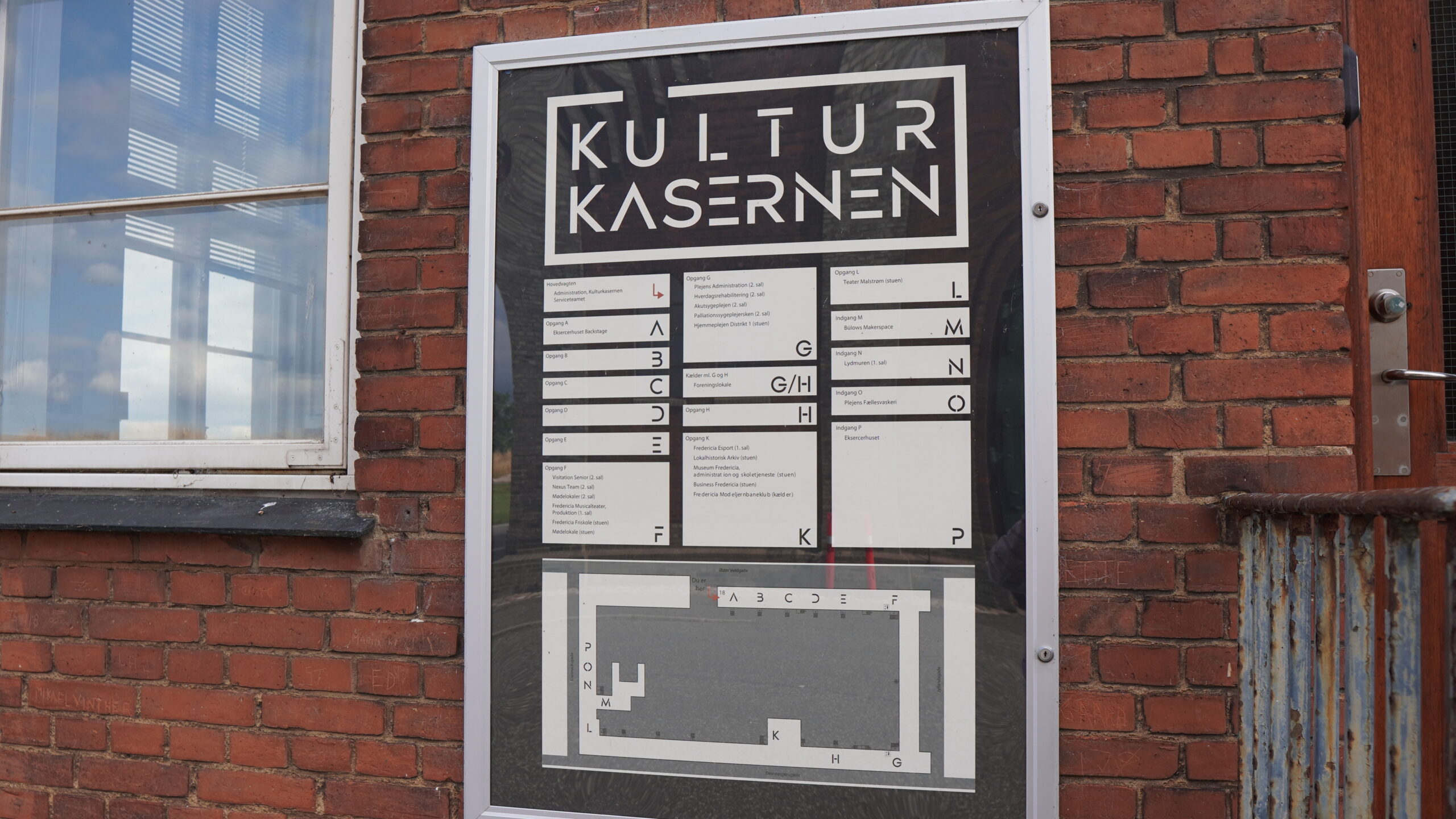 Millionerne rullede, visionerne var store, og nu er der stille: Hvad skal der ske med Kulturkasernen?
