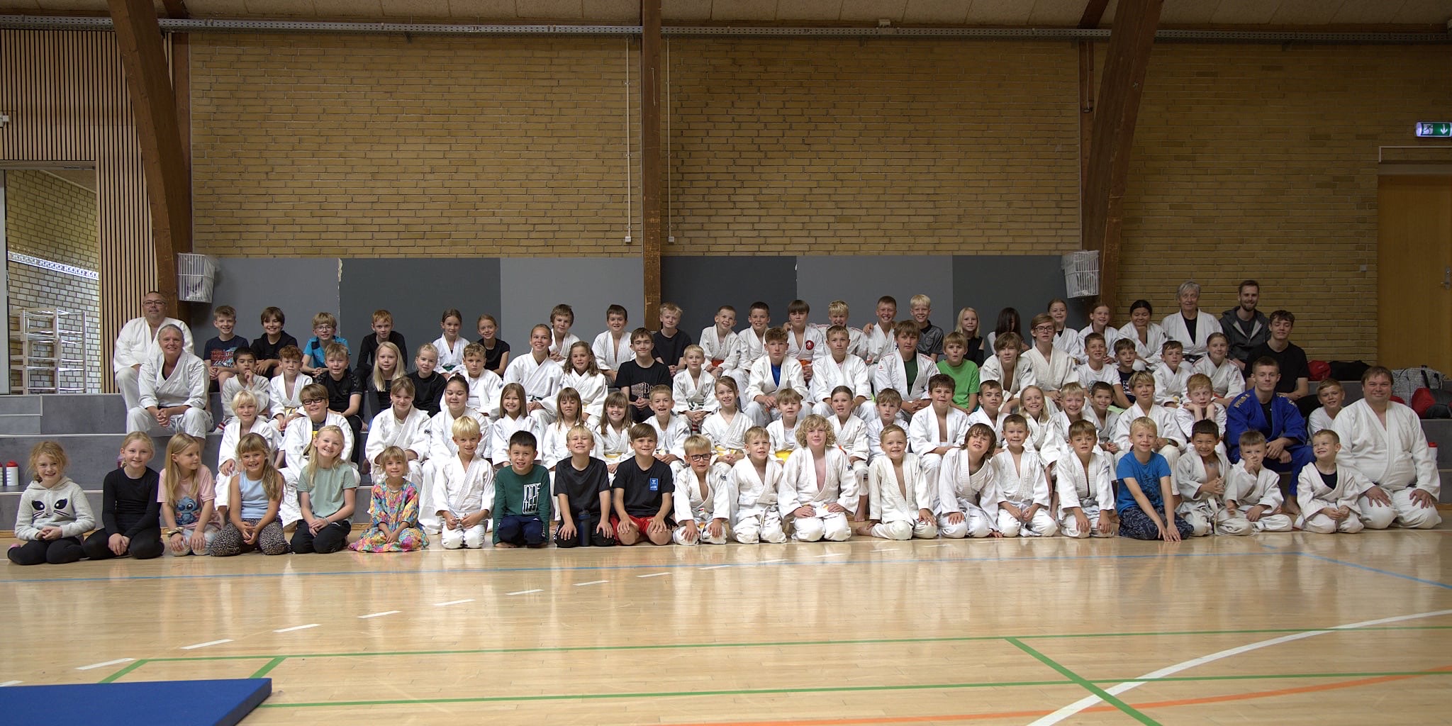 91 børn var på måtten i Bøgeskovhallen: »Det vigtigste er, at de går hjem med en fed uge og nye venner«