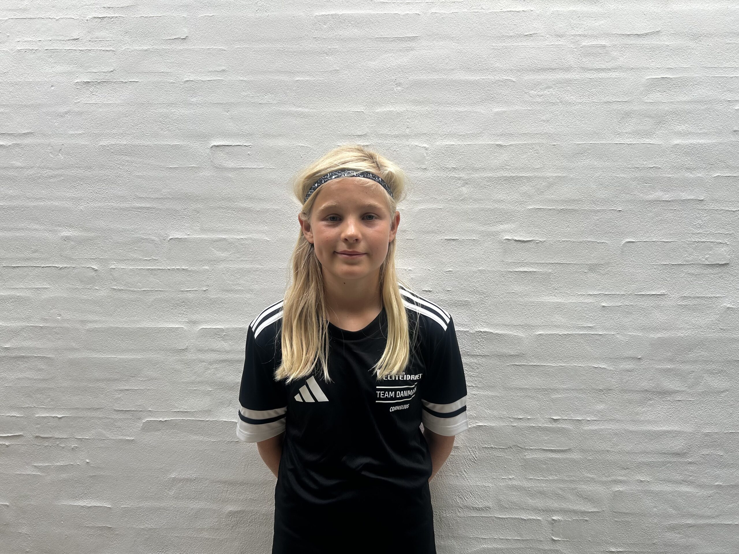 Cornelius jagter drømmen på morgentræningens kølige græs Cornelius jagter drømmen på morgentræningens kølige græs