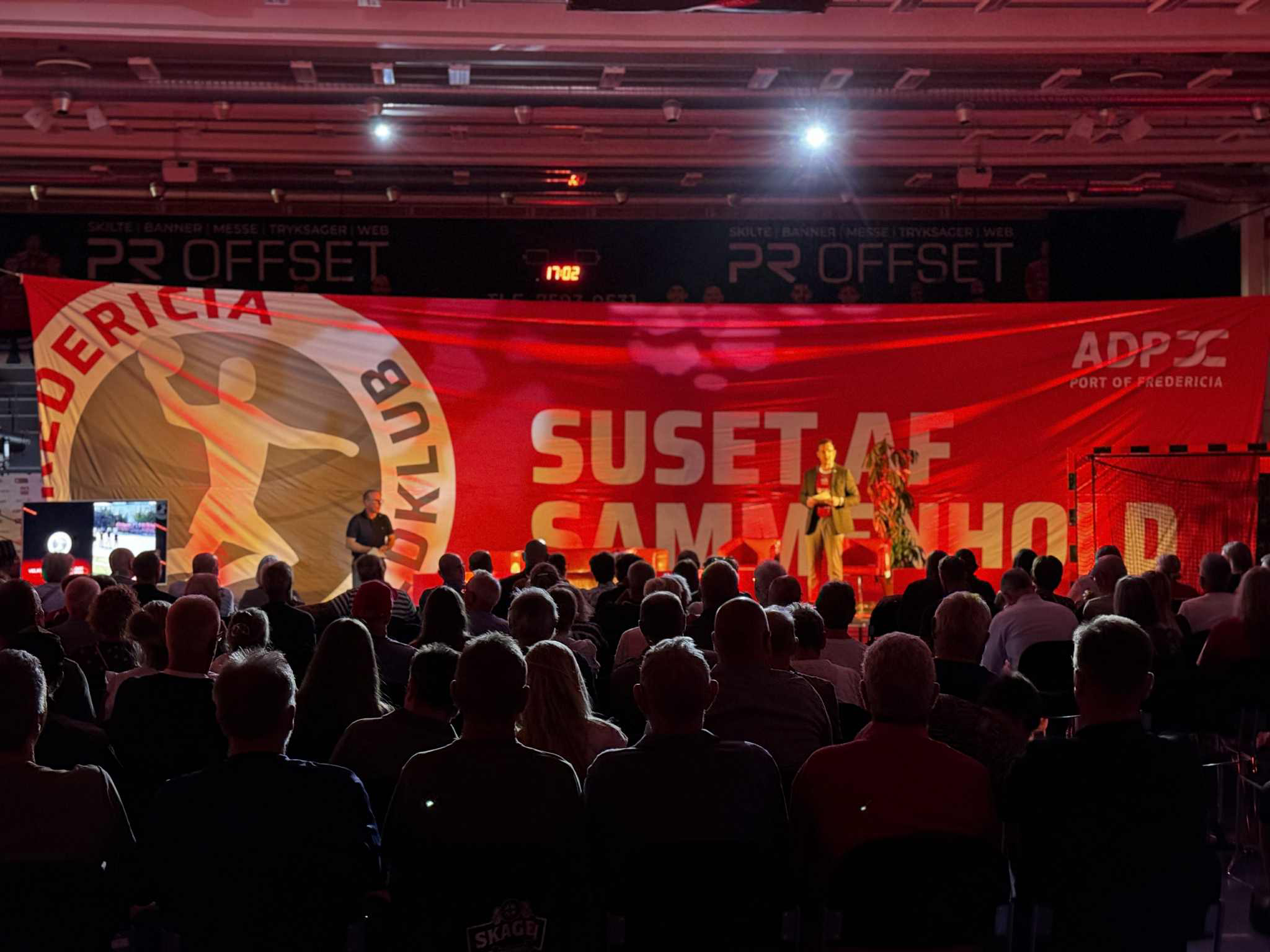 Humor, ambitioner og stærk opbakning da FHK præsenterede sæsonen i Middelfart Sparekasse Arena