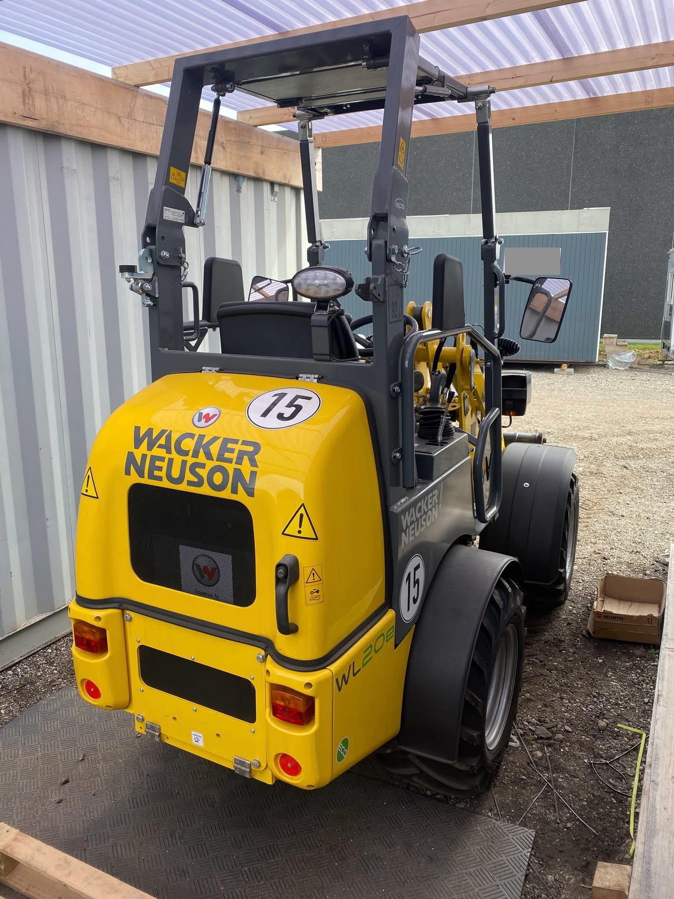 Stort indbrud på lager i Taulov – vogne og maskiner stjålet