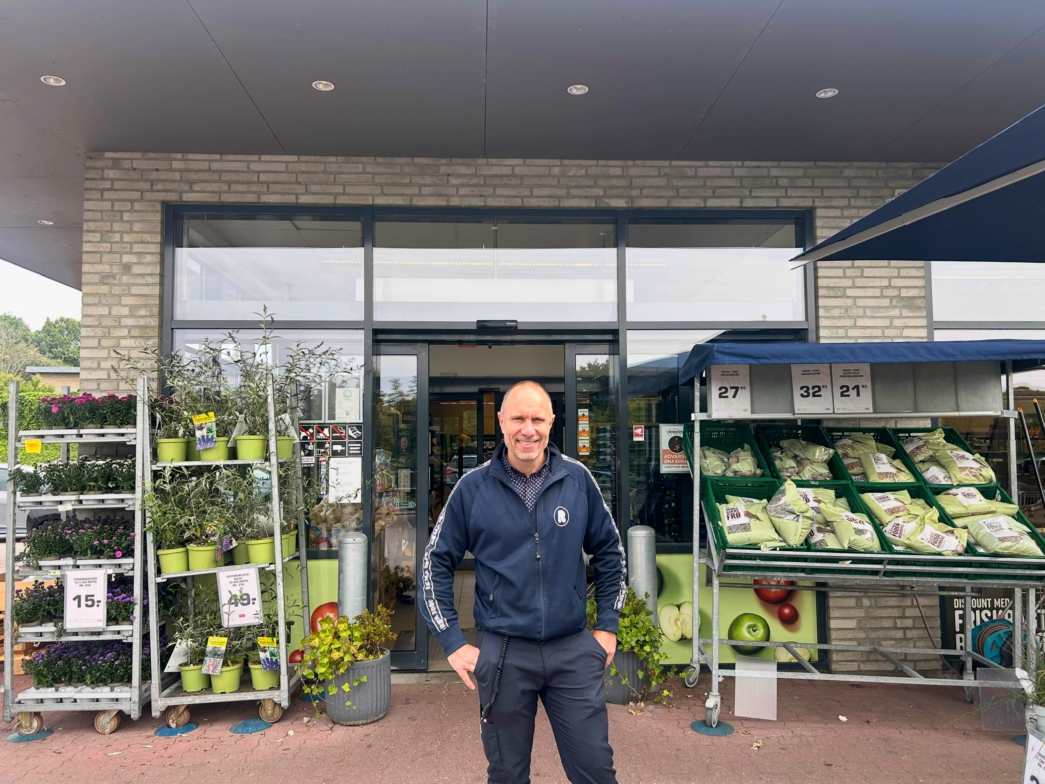 Købmand Jacob takker af i Strib og tager teamet med til Middelfart