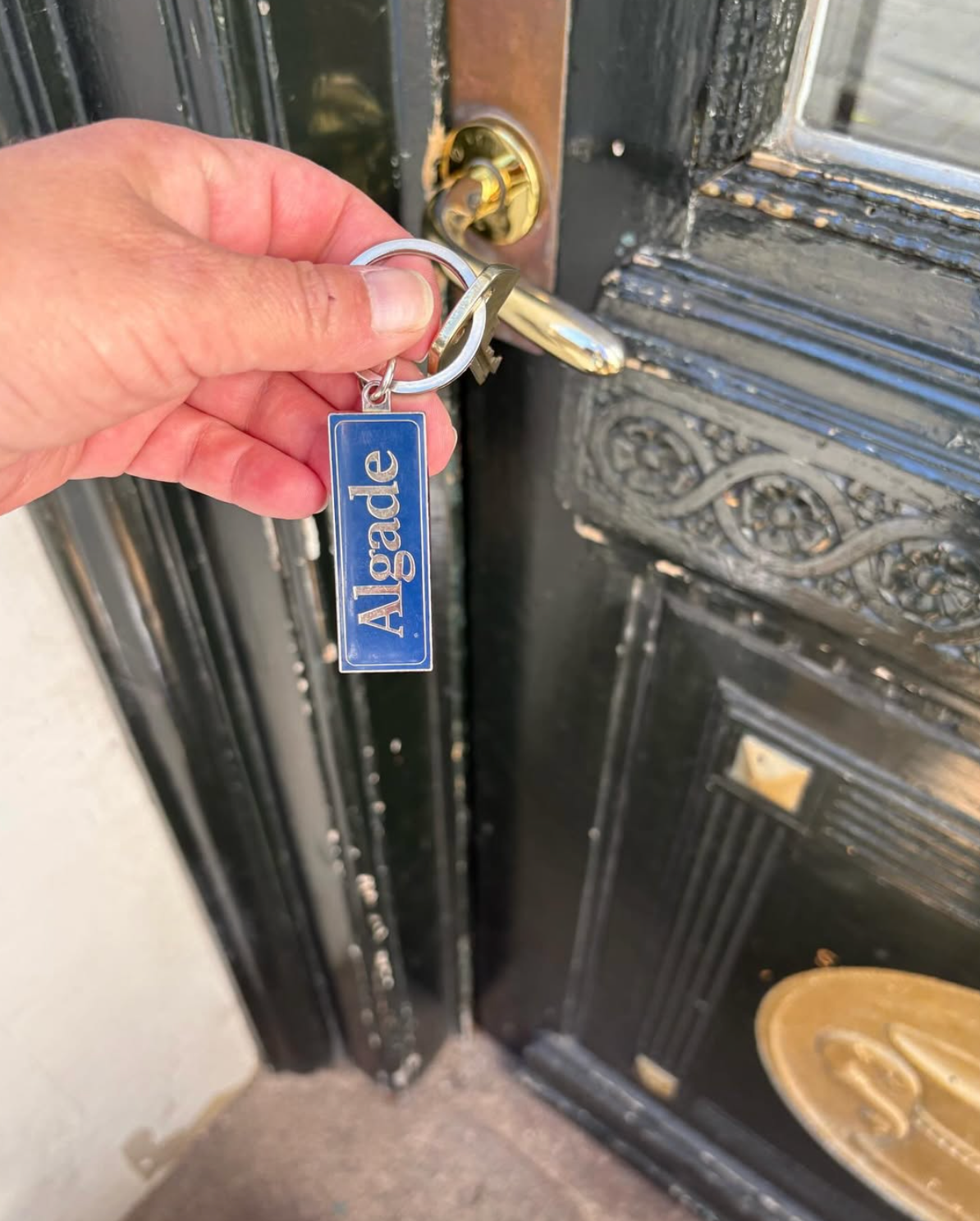 Garn, fællesskab og turister giver liv i Knit Sisters’ Studio under ny ledelse