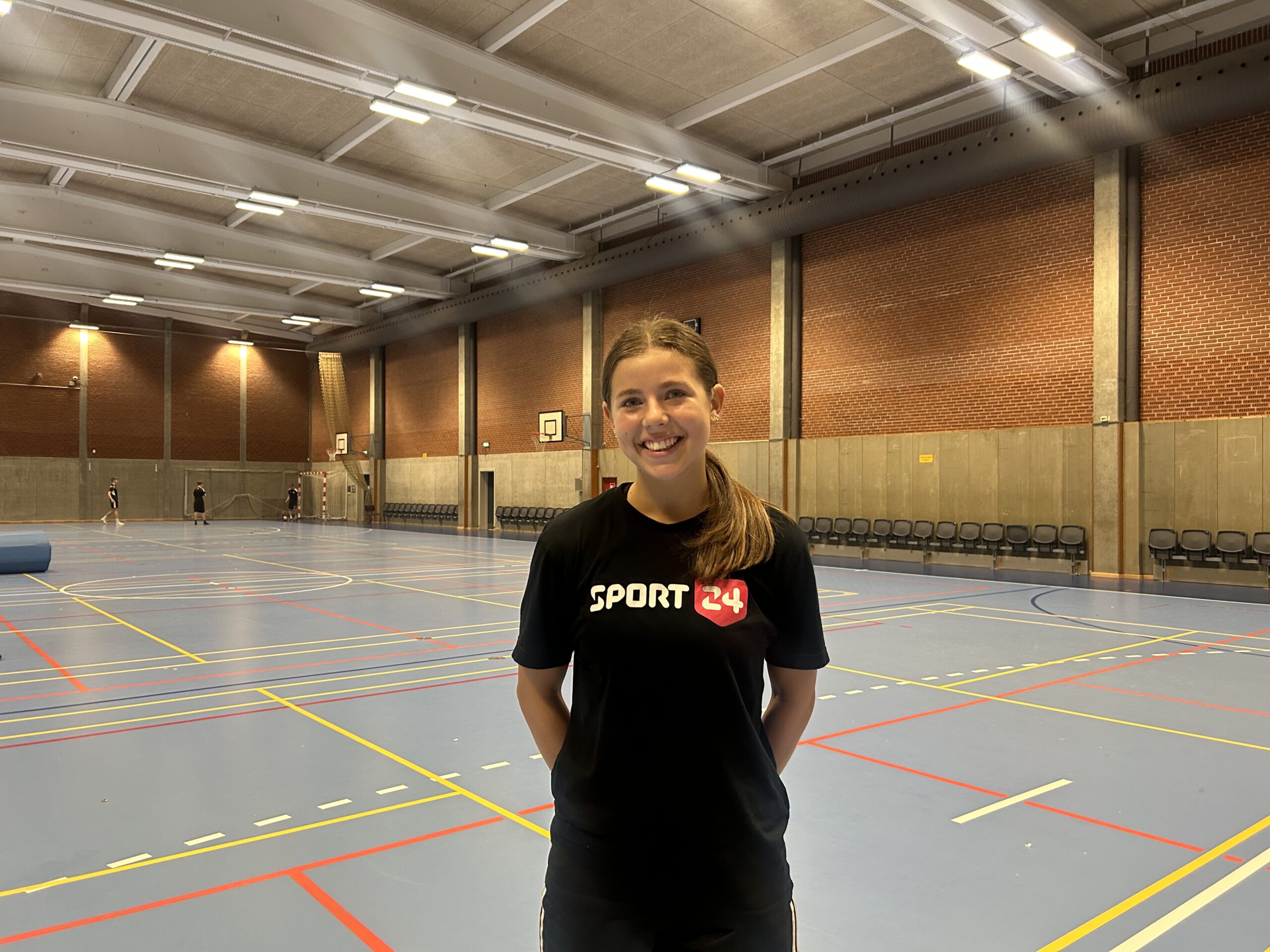 15-årige Vera jagter udvikling og fællesskab i håndboldens elitemiljø
