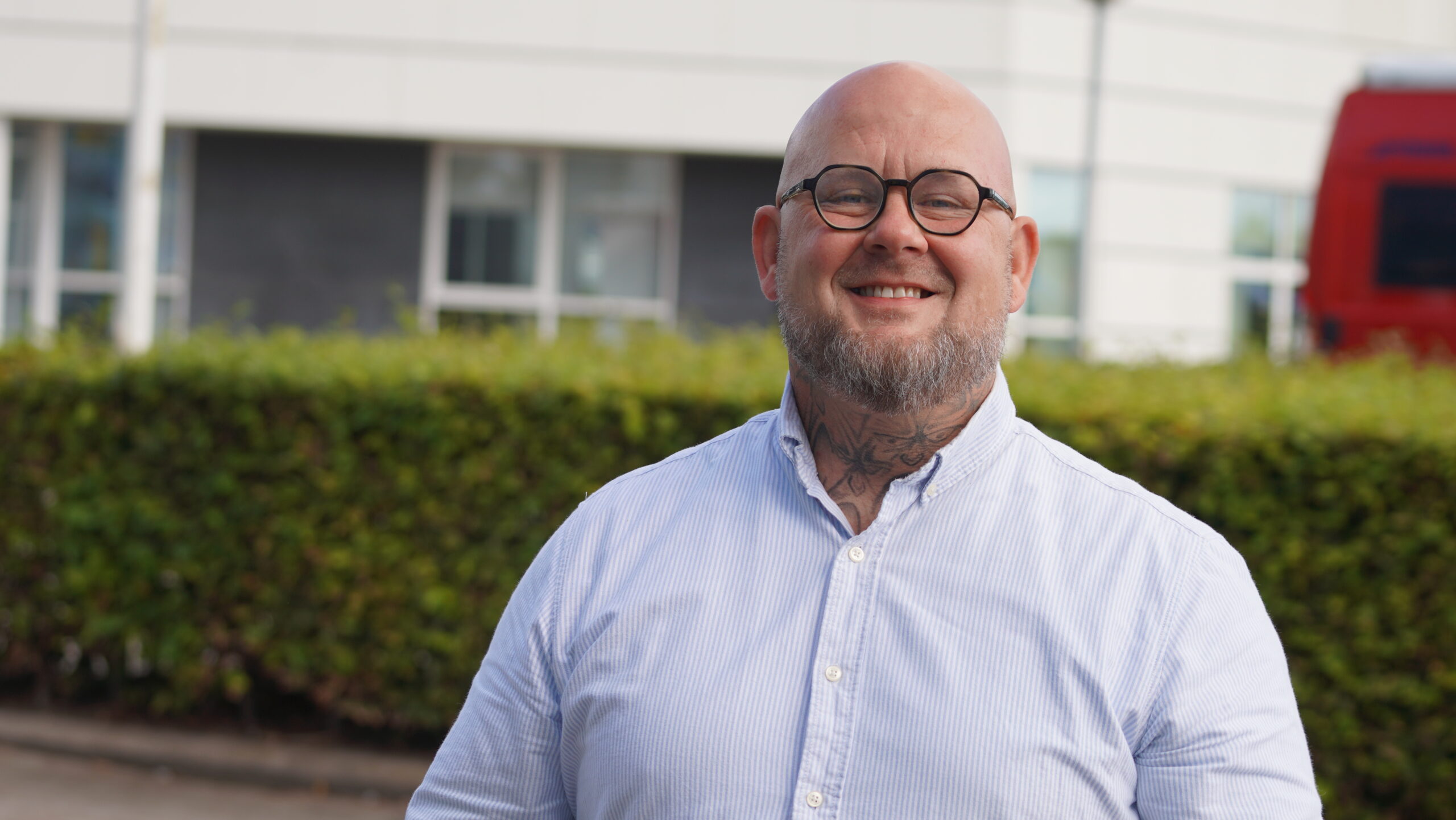 Det handler om dem. Om os. Om Fredericia som en by, der kan vælge at være en hånd, der holder fast i stedet for at slippe