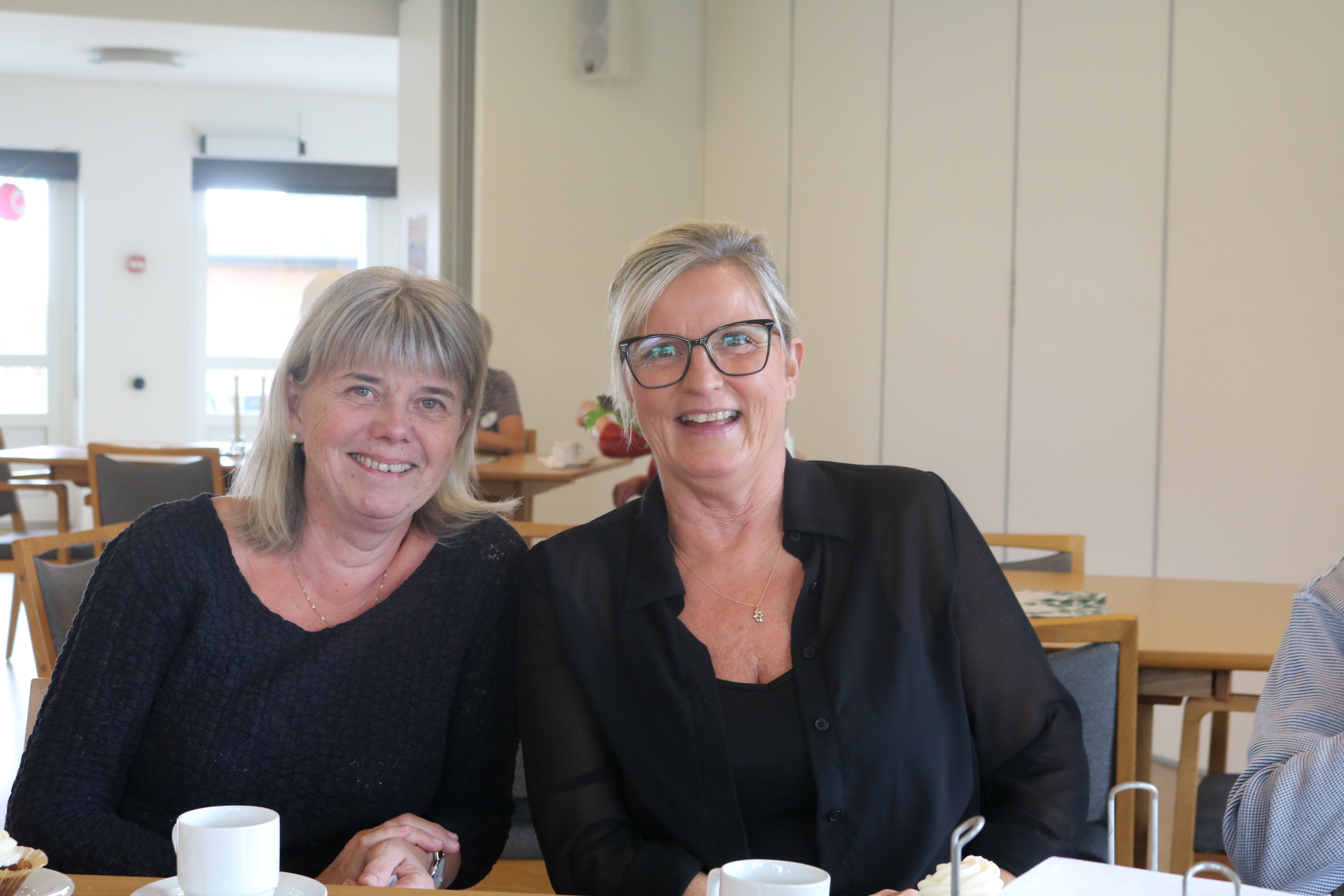 Søstre støtter op om Huskekage-event: »Det er livsbekræftende at se beboerne være med«