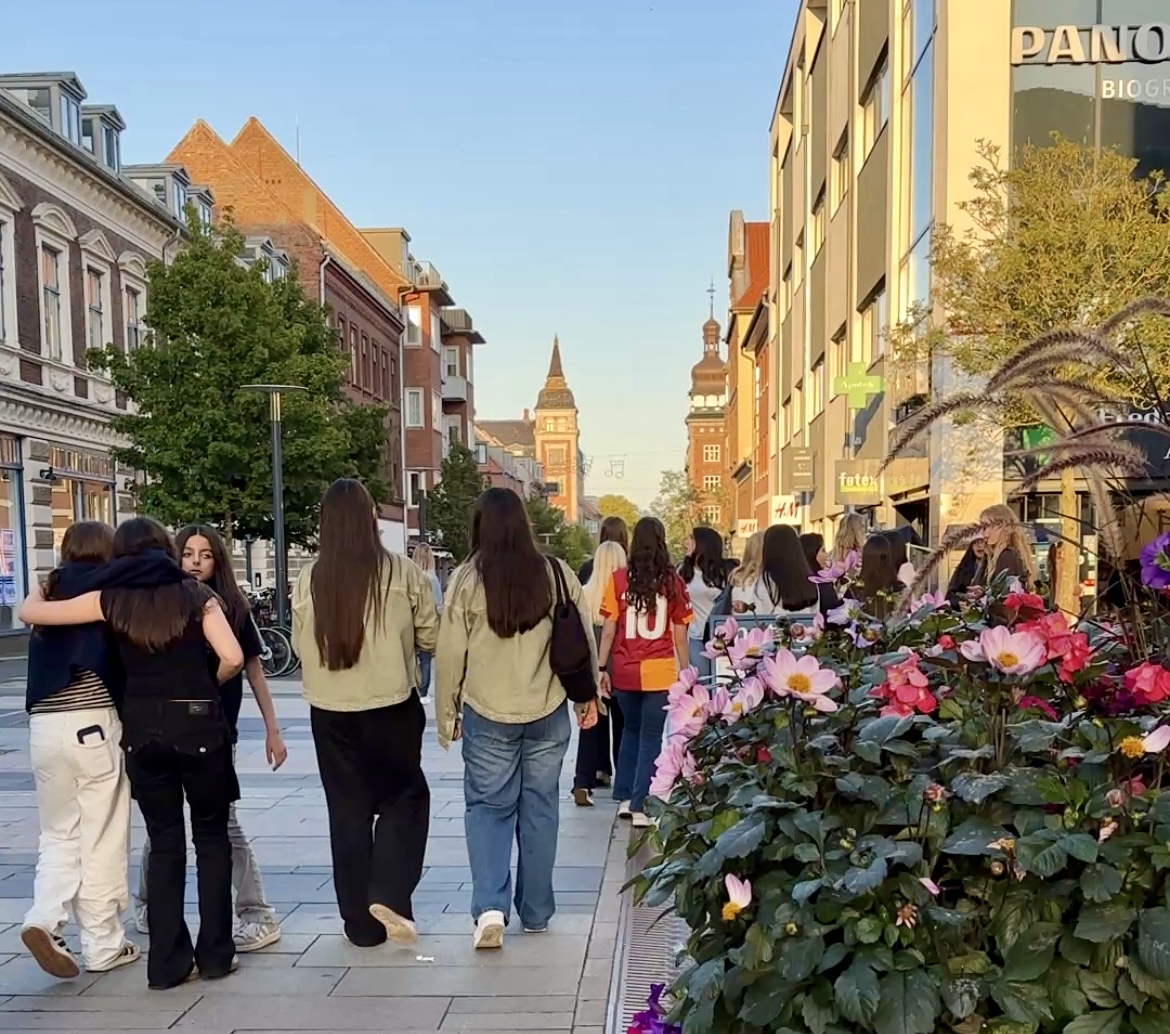 Open by Night trak folk i gaderne: »Over al forventning«