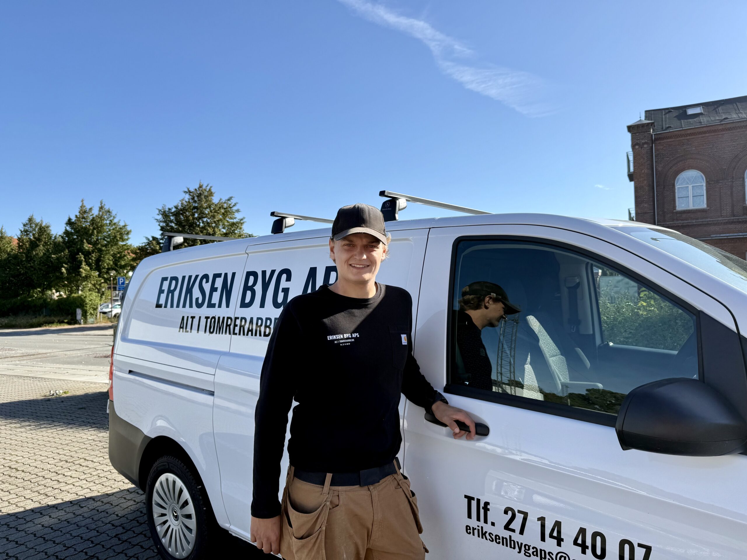 24-årige Magnus springer ud som tømrermester med eget firma