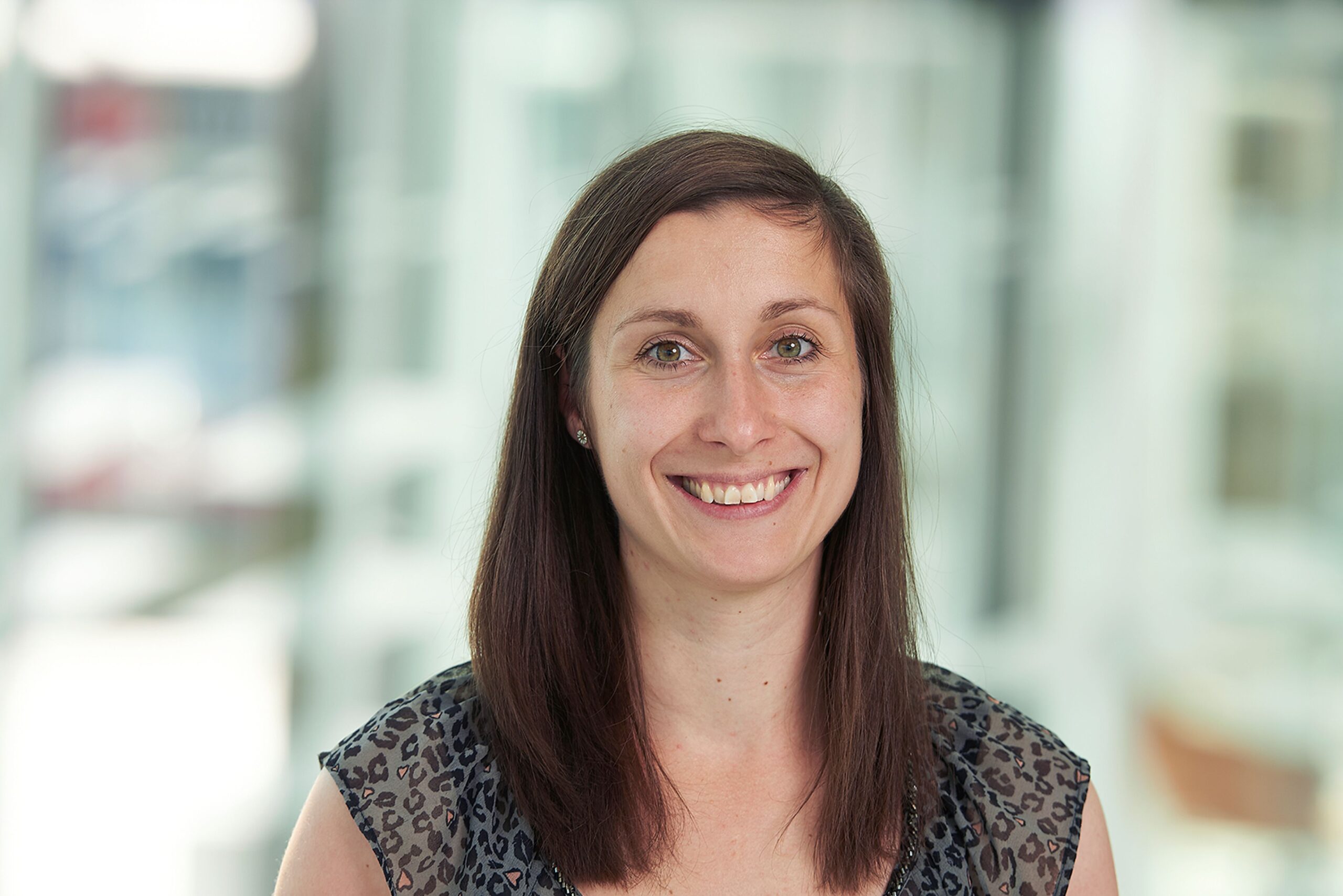 Praktikophold ændrede Jettes drøm – nu fejrer hun 40 år og snart 20 år i Middelfart Sparekasse