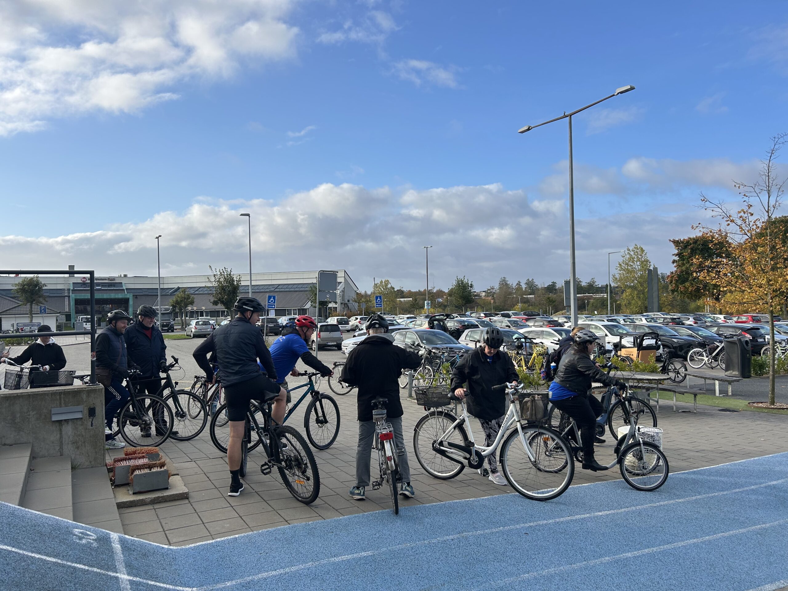 Fællesskab på hjul: FUI cyklede for mental sundhed på Verdens Mentale Sundhedsdag