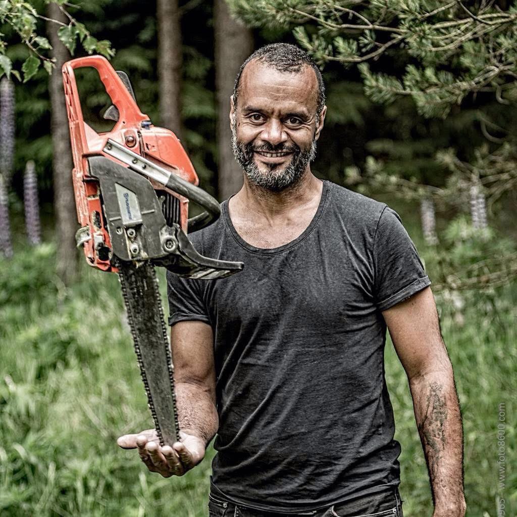 Fra Langeland til Løvestrøget: Kunstner skaber legemiljø i træ