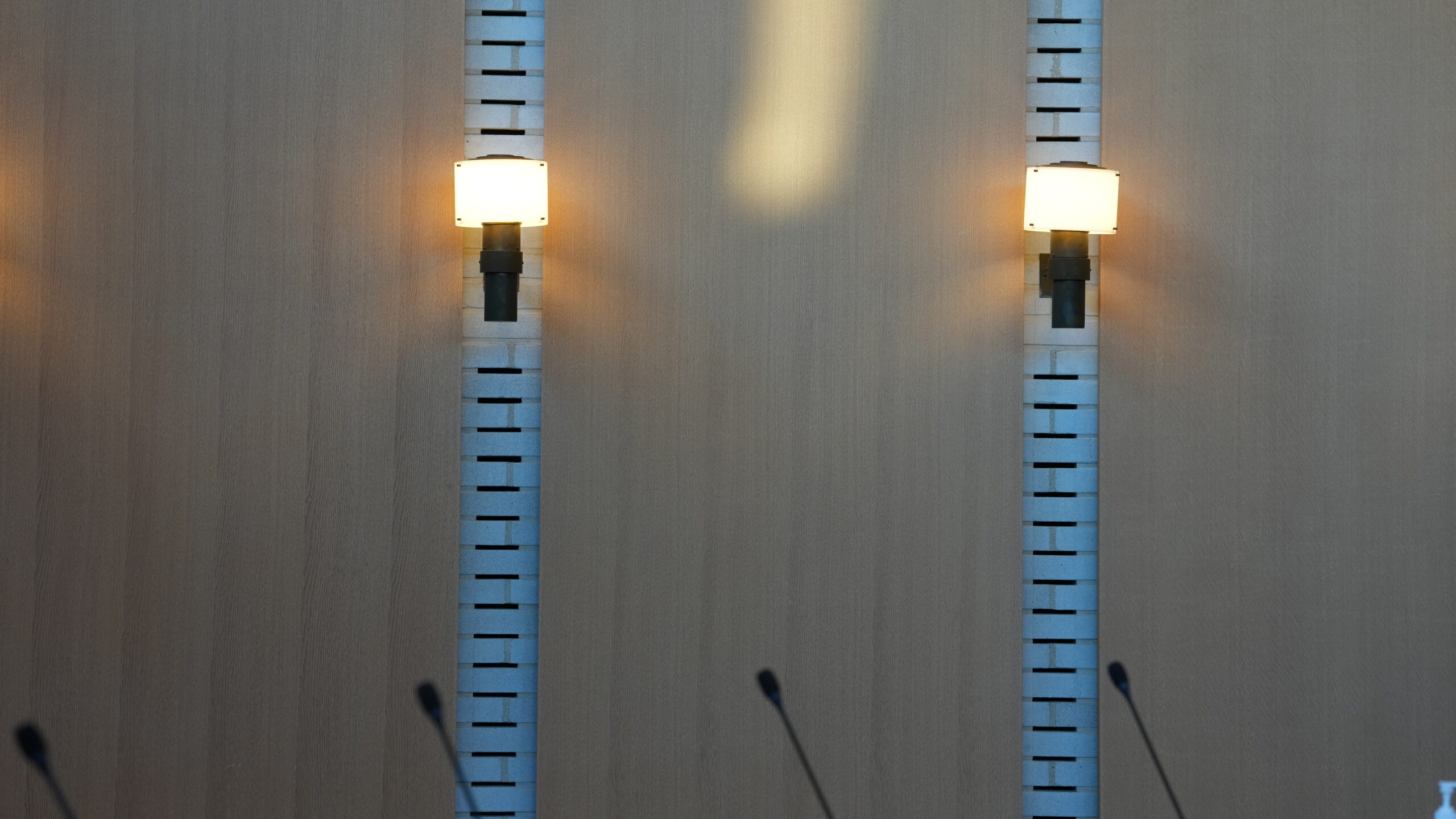 LEDER: Spar på rådhuset – ikke på borgerne LEDER: Spar på rådhuset – ikke på borgerne