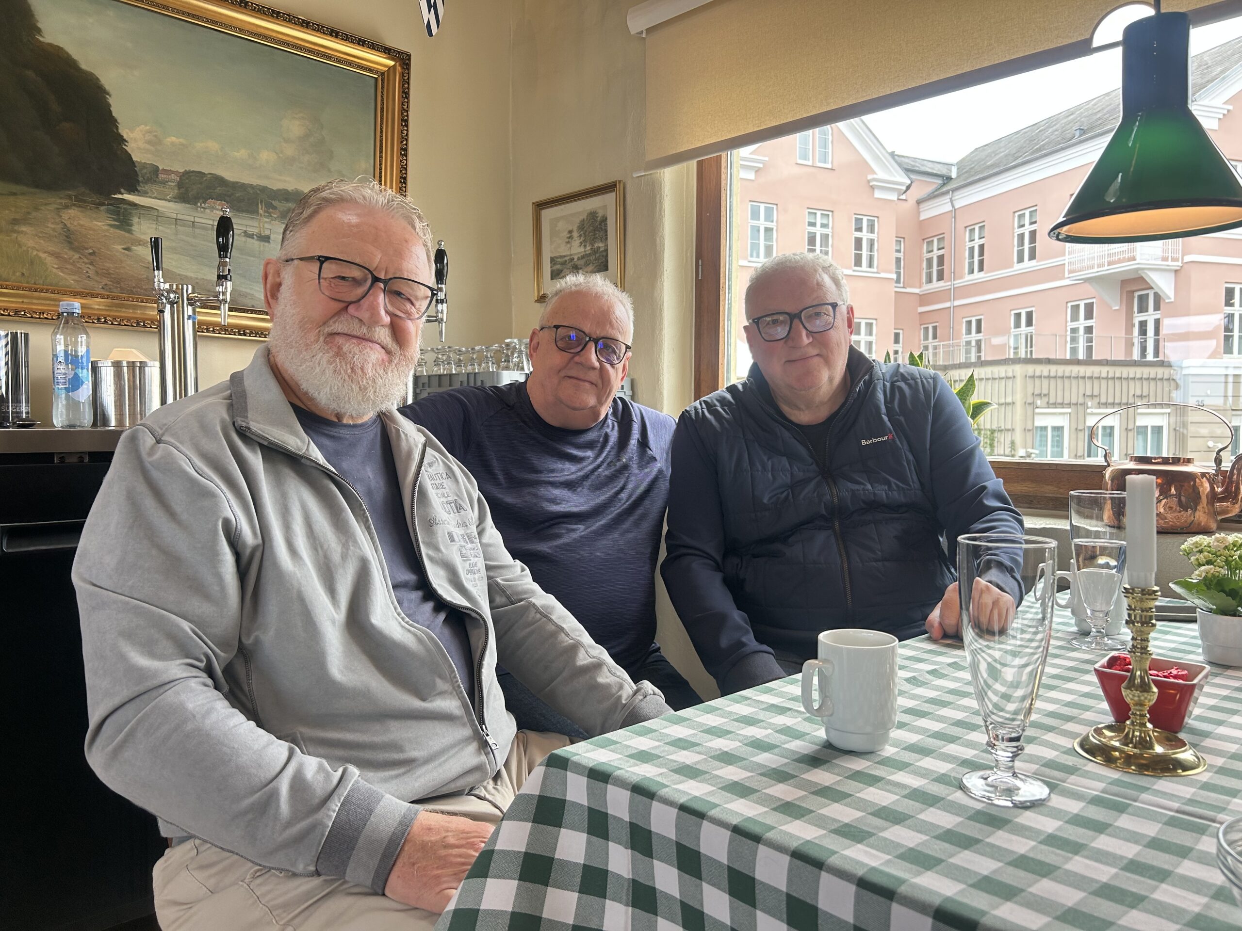 Tre brødre – hver sin retning, men ét kompas