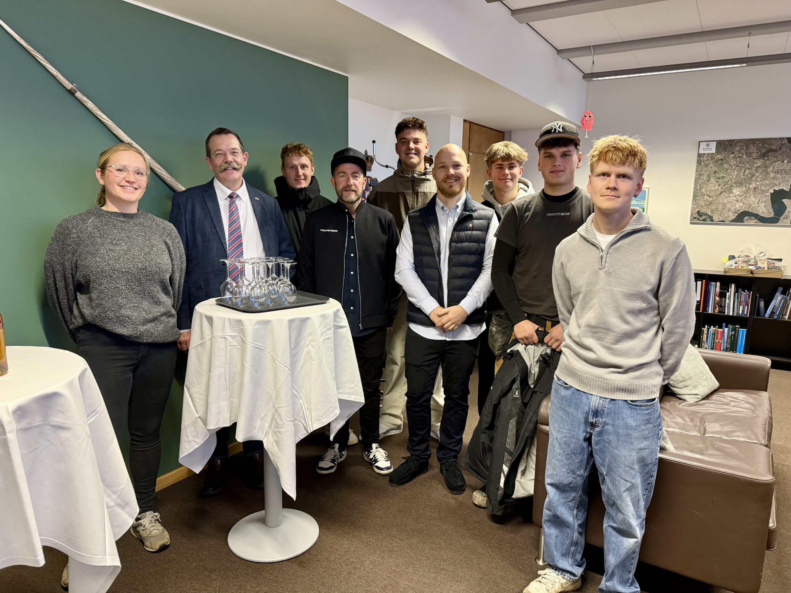 Tømrervirksomhed hædret på rådhuset: Rådhuspandekager og national pris sætter lys på håndværket