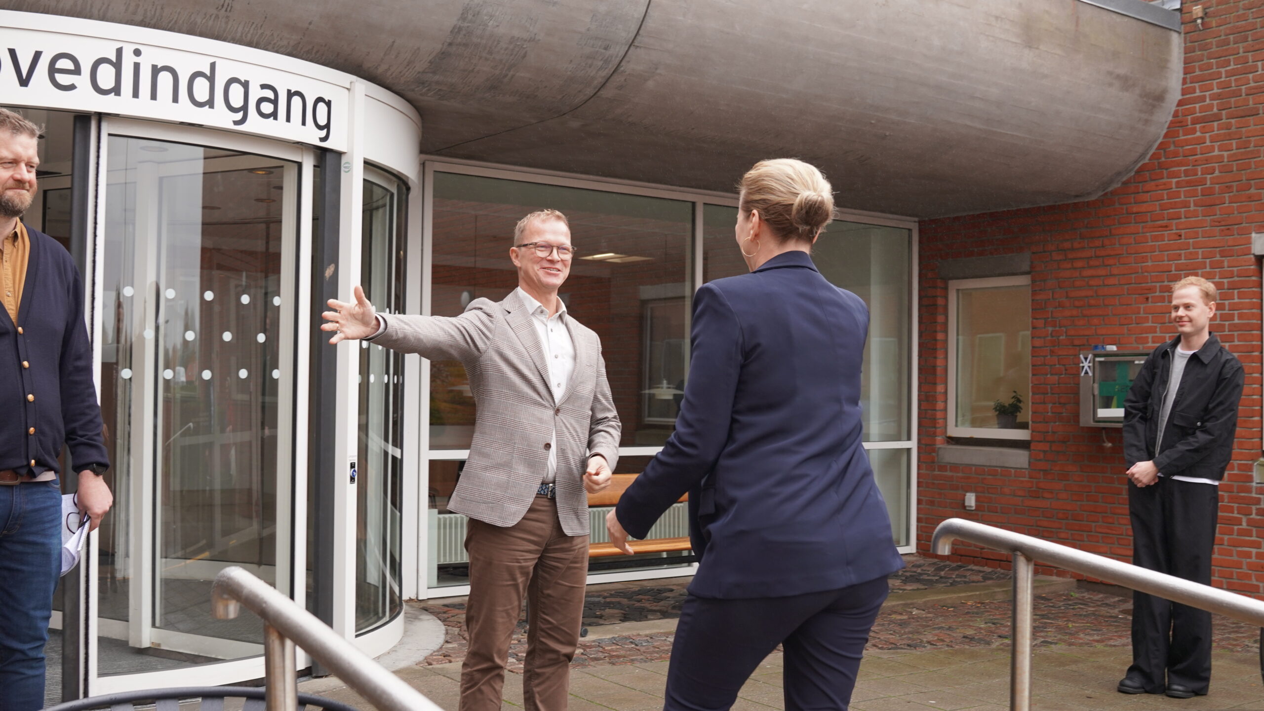 Statsministerbesøg på Danmarks første nærhospital: »Det er nær sundhed i praksis«