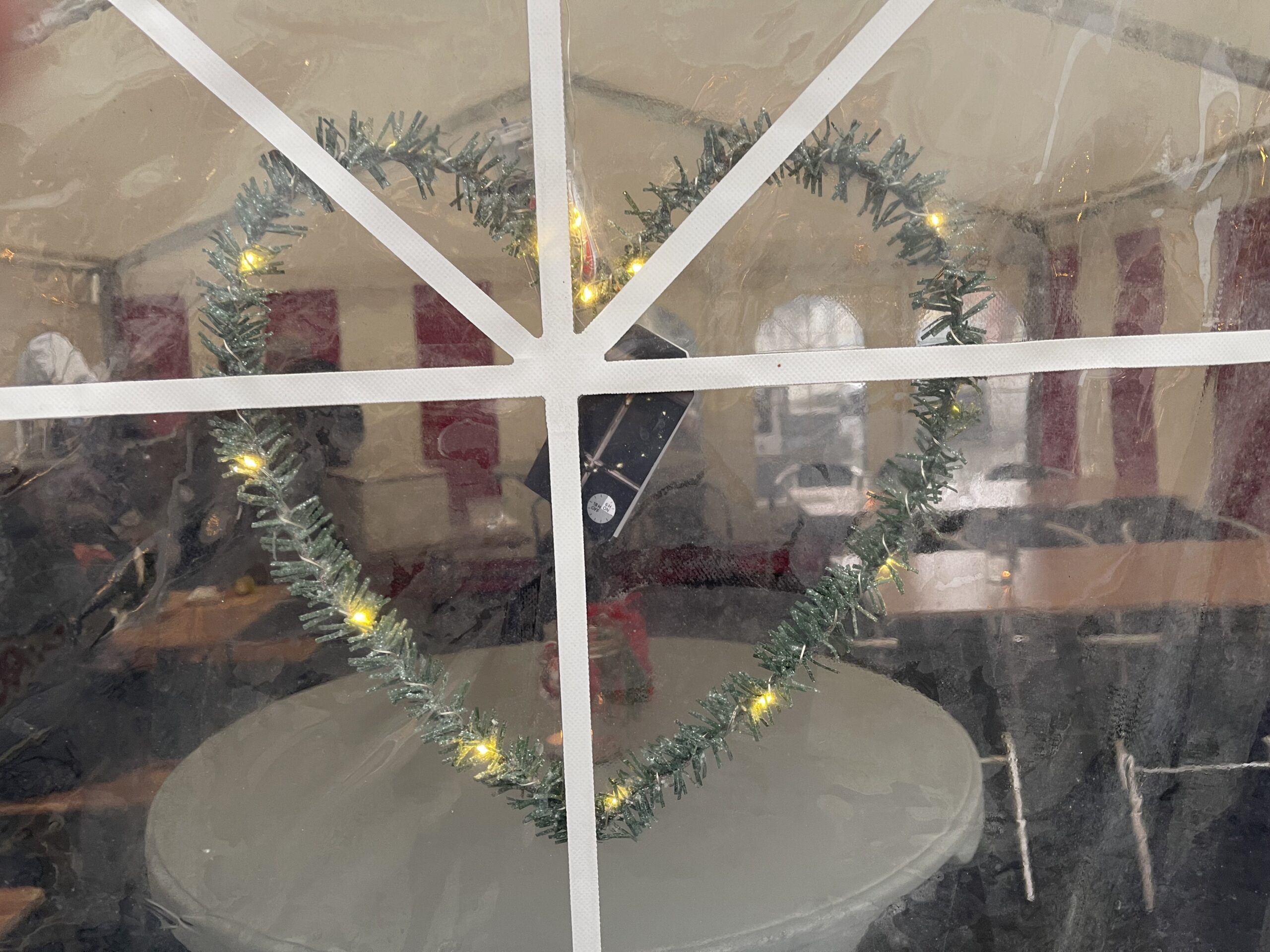 Hjertet brast i nattens mørke: Julehjælpens lydanlæg stjålet fra teltet i Middelfart