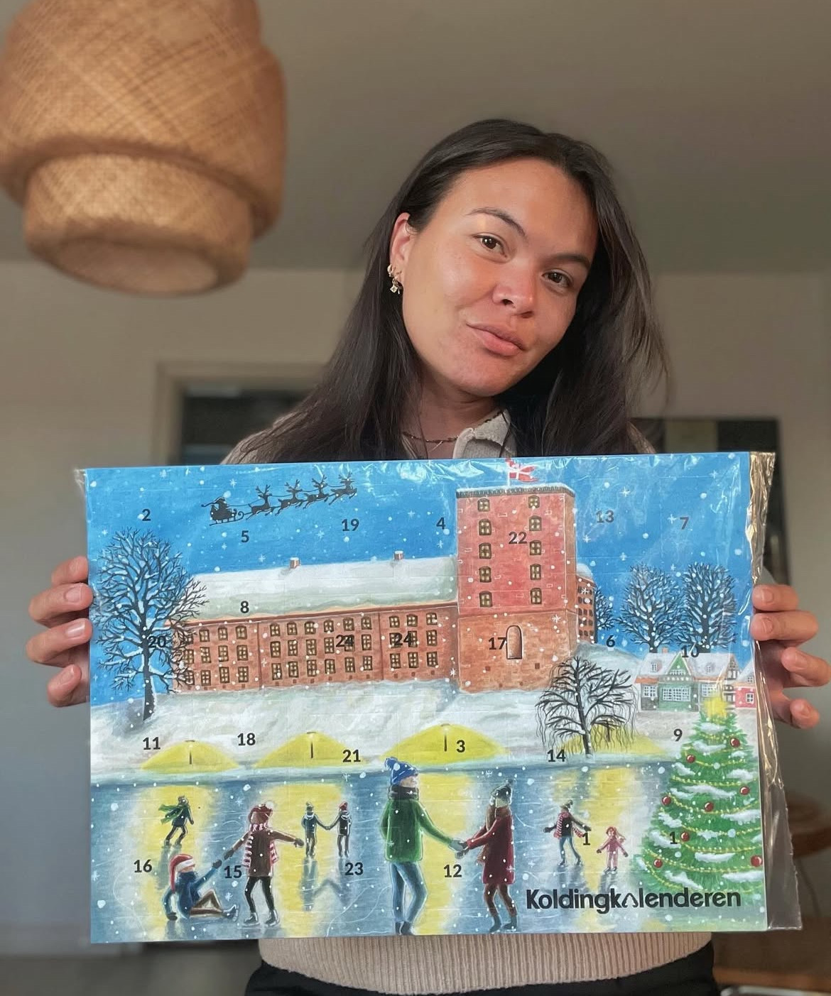 »Jeg sad i stuen og kiggede ud på Koldinghus« – den nye Koldingkalender er håndtegnet af lokal kunstner