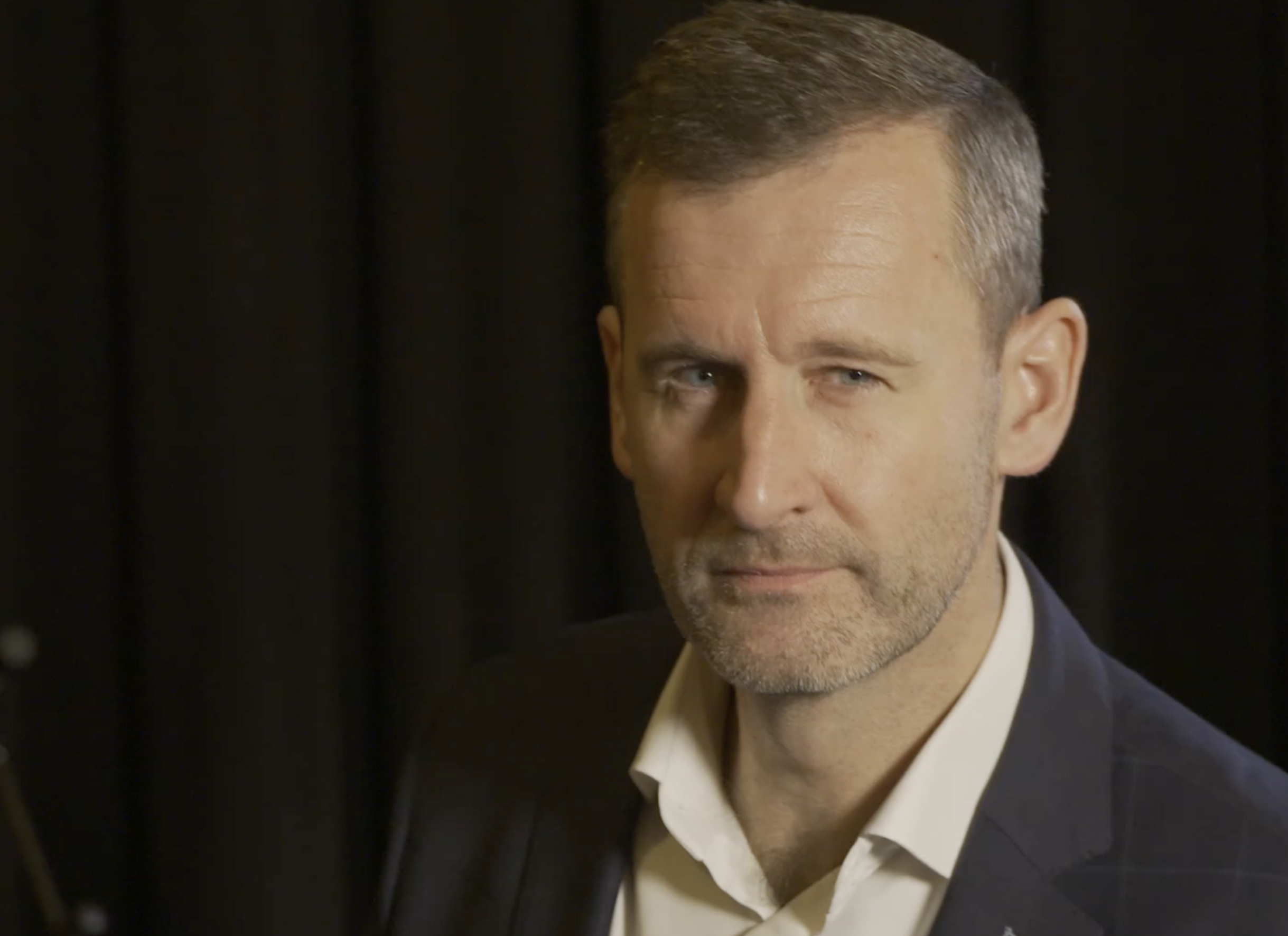 Peder Tind: Der er sommerfugle i maven