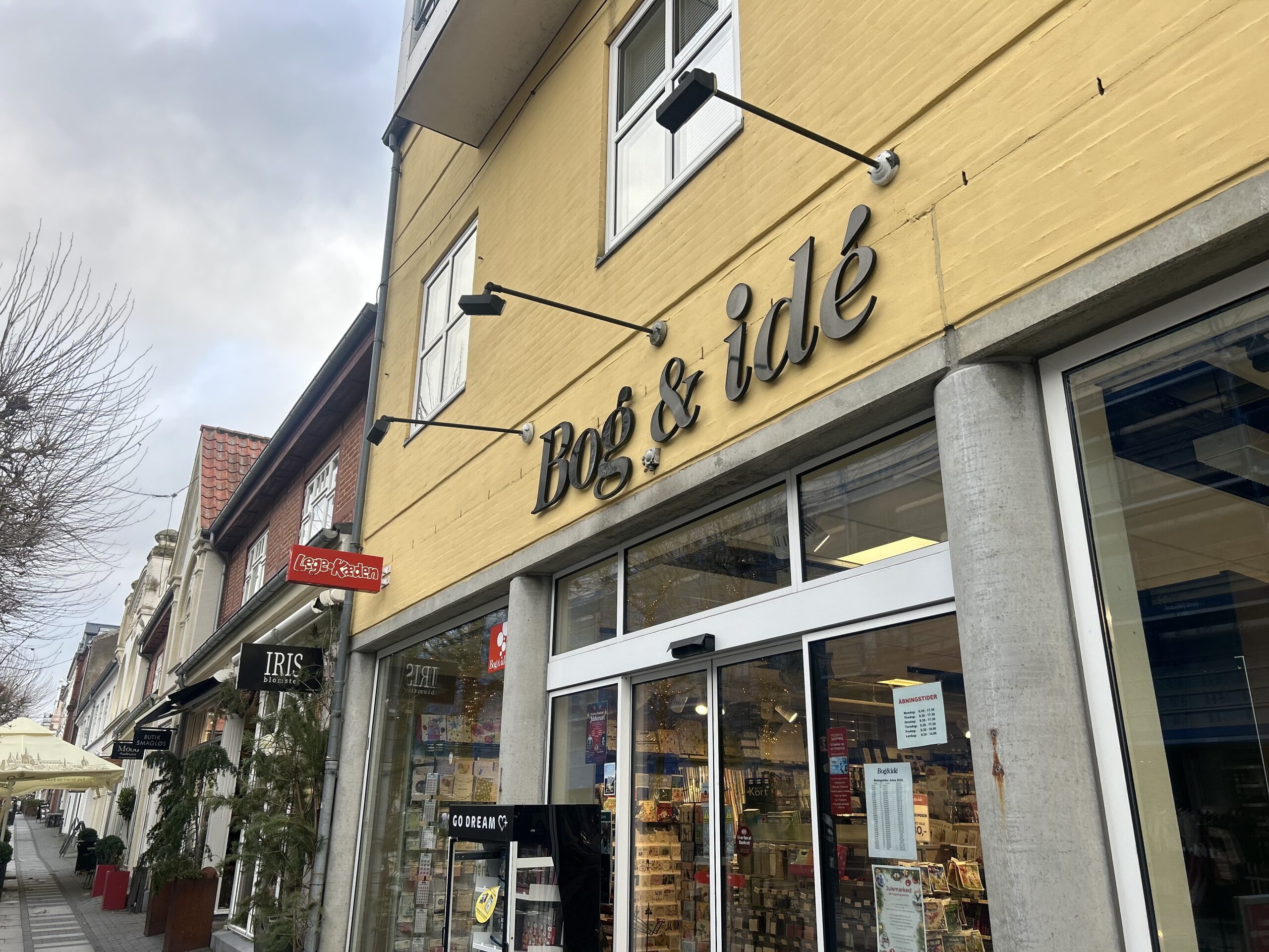 Låge 8: Bog & Idé: Her finder både børn og voksne deres julefavoritter