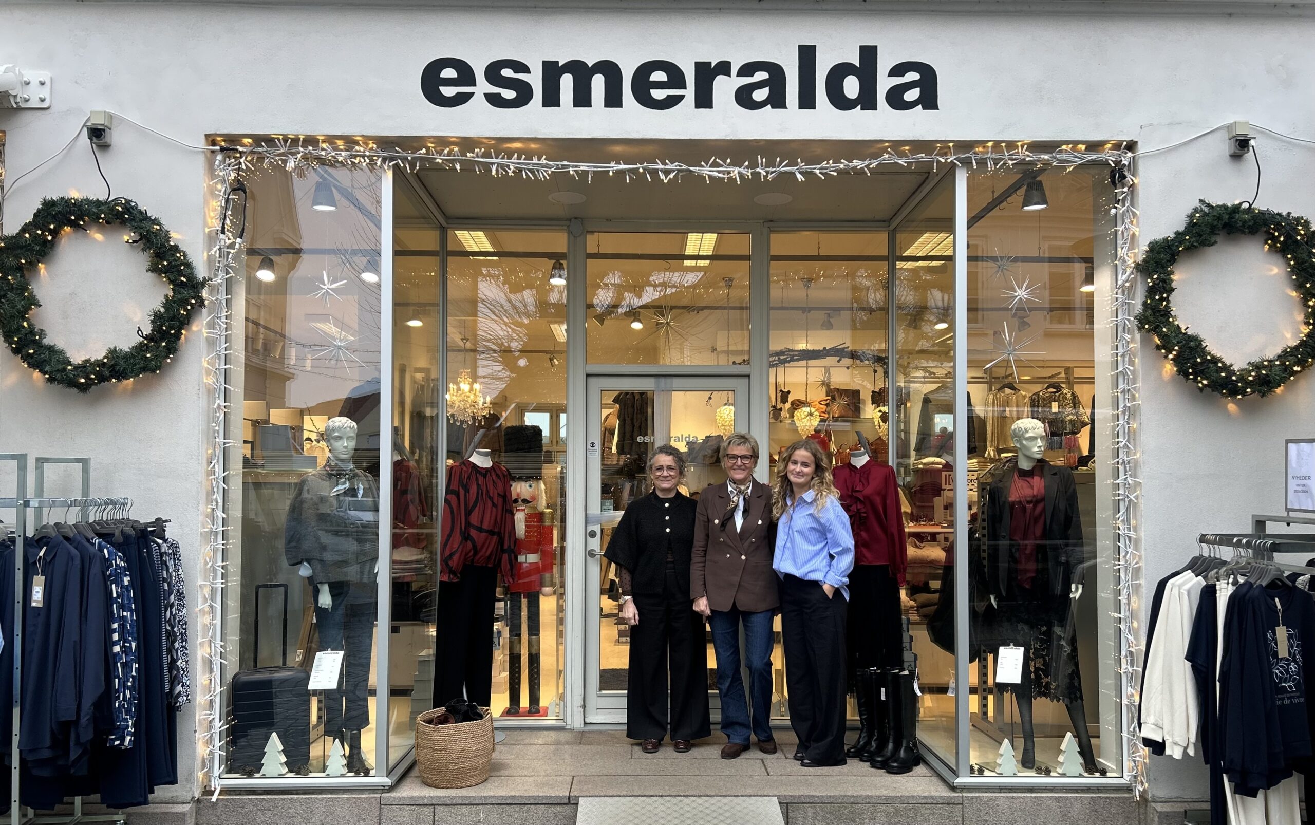 Låge 10: Esmeralda: En decemberdag blandt strik, pynt og smil Låge 10: Esmeralda: En decemberdag blandt strik, pynt og smil