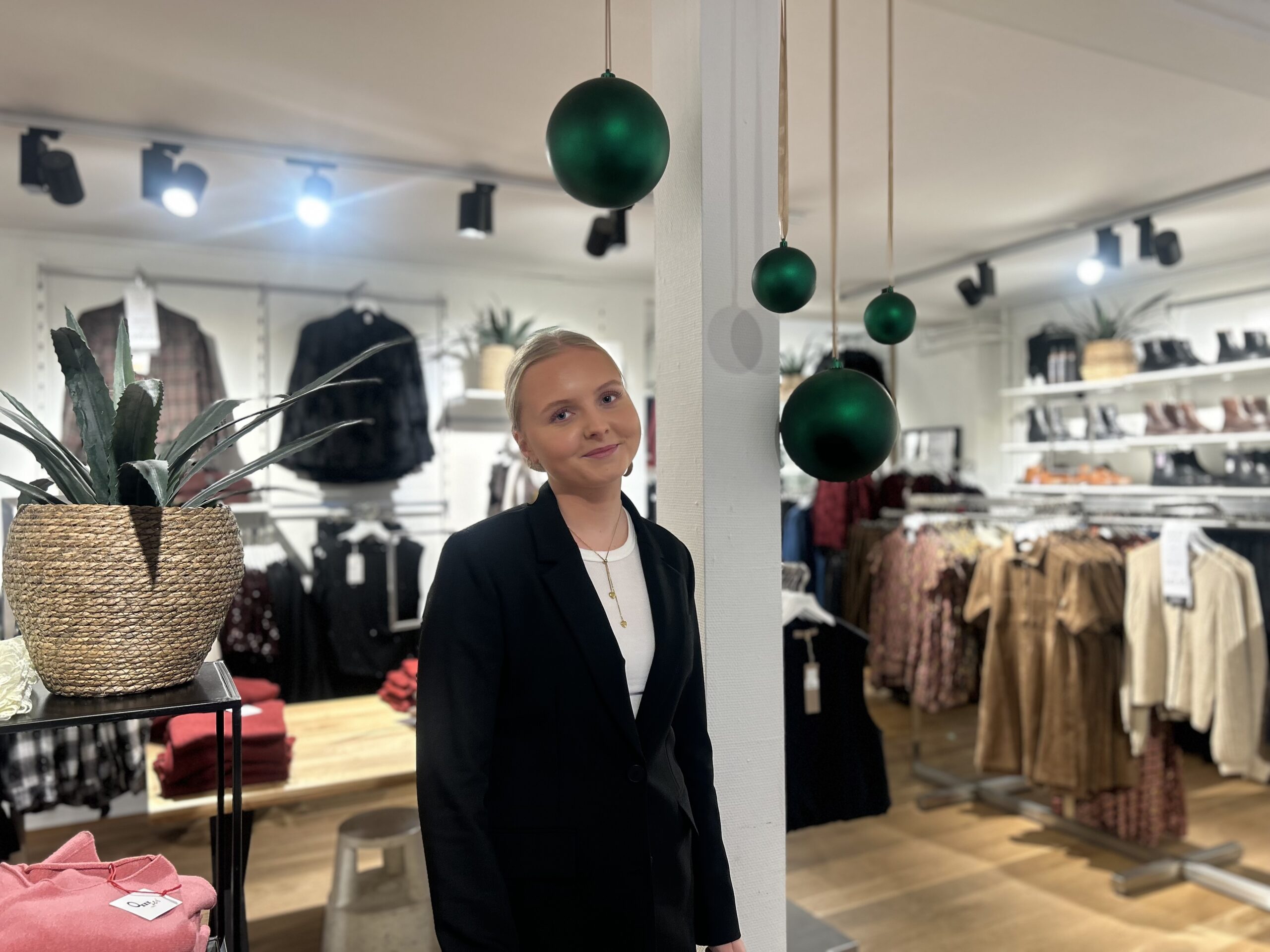 Låge 5: NIELSENs: Julestemning mellem strik og julekugler Låge 5: NIELSENs: Julestemning mellem strik og julekugler