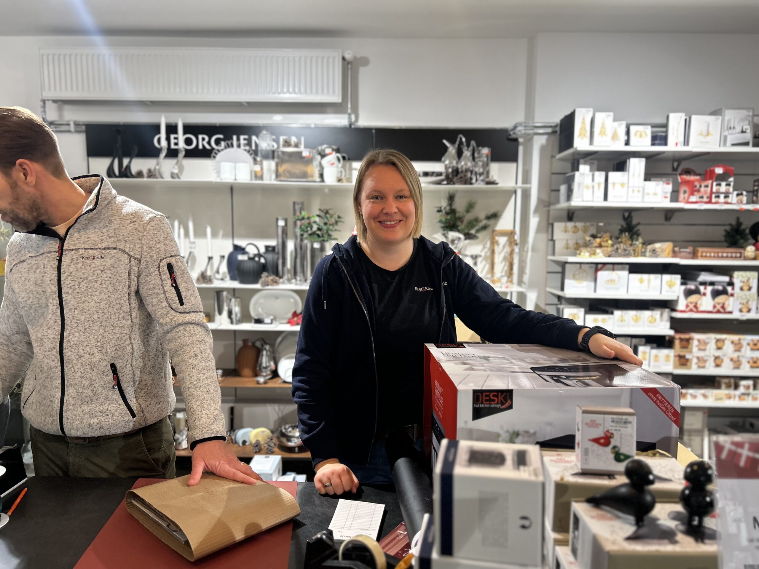 Låge 10: Kop & Kande: Et kig ind i en butik, der lever og ånder julen Låge 10: Kop & Kande: Et kig ind i en butik, der lever og ånder julen