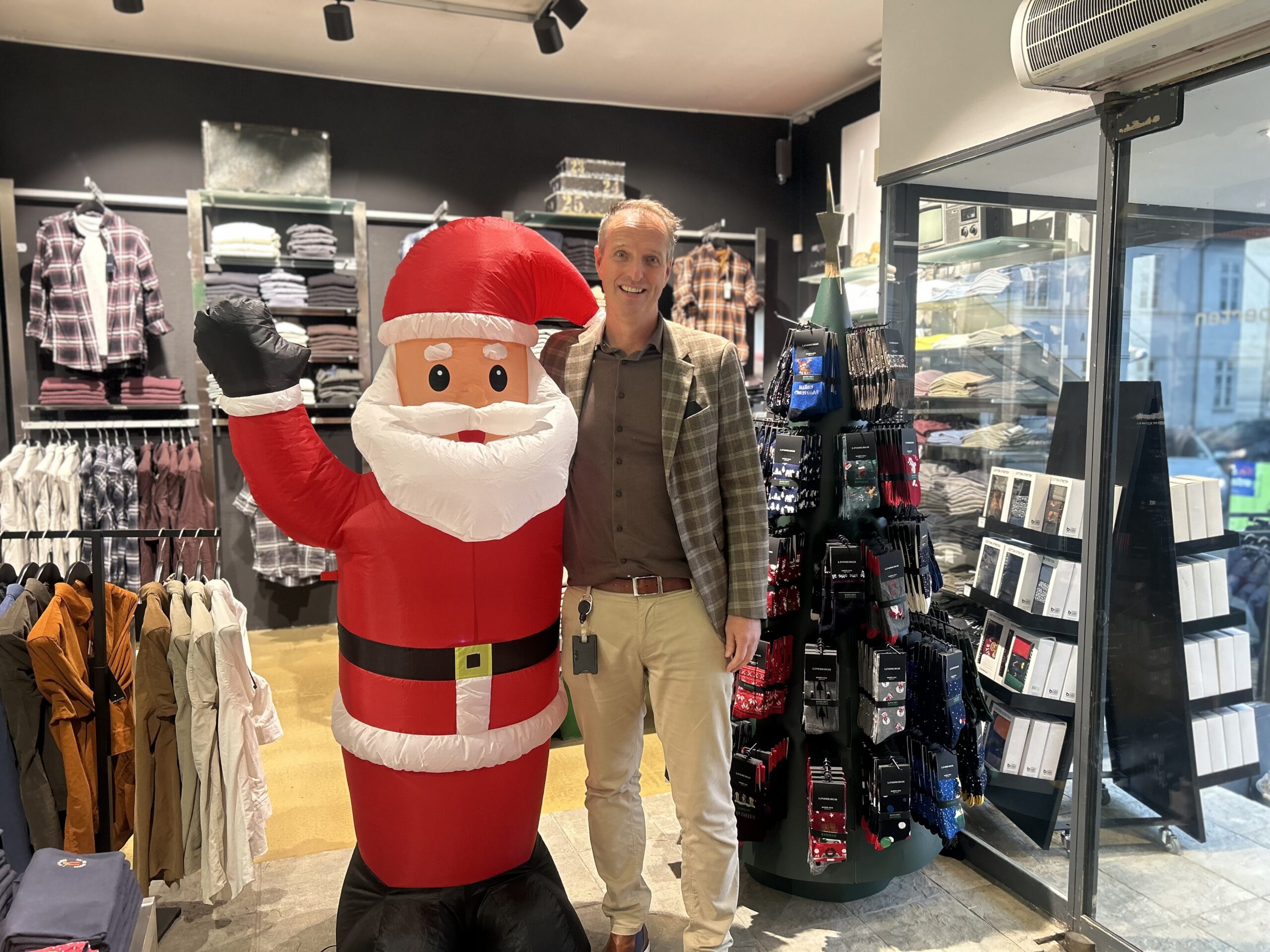 Låge 8: Tøjeksperten: Hvor julehumøret smitter Låge 8: Tøjeksperten: Hvor julehumøret smitter