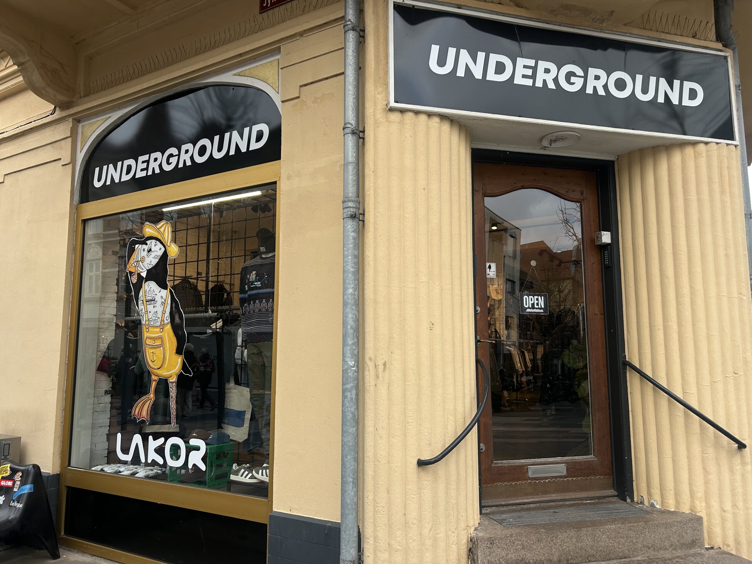 Låge 9: Underground: Et decemberunivers med stil og særpræg