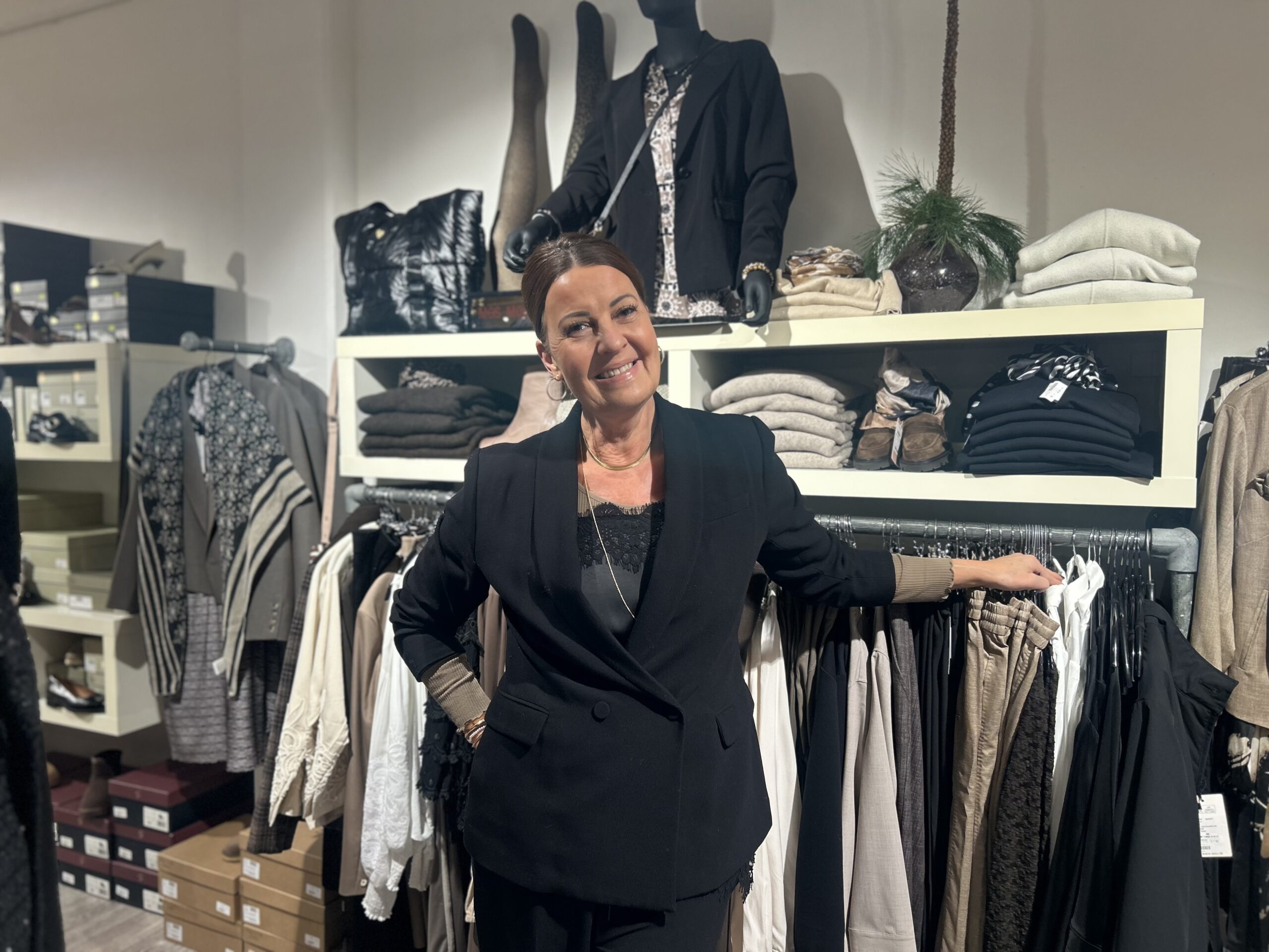 Låge 7: USO: Ombygning udenfor, julestemning indenfor – og en bluse alle taler om Låge 7: USO: Ombygning udenfor, julestemning indenfor – og en bluse alle taler om