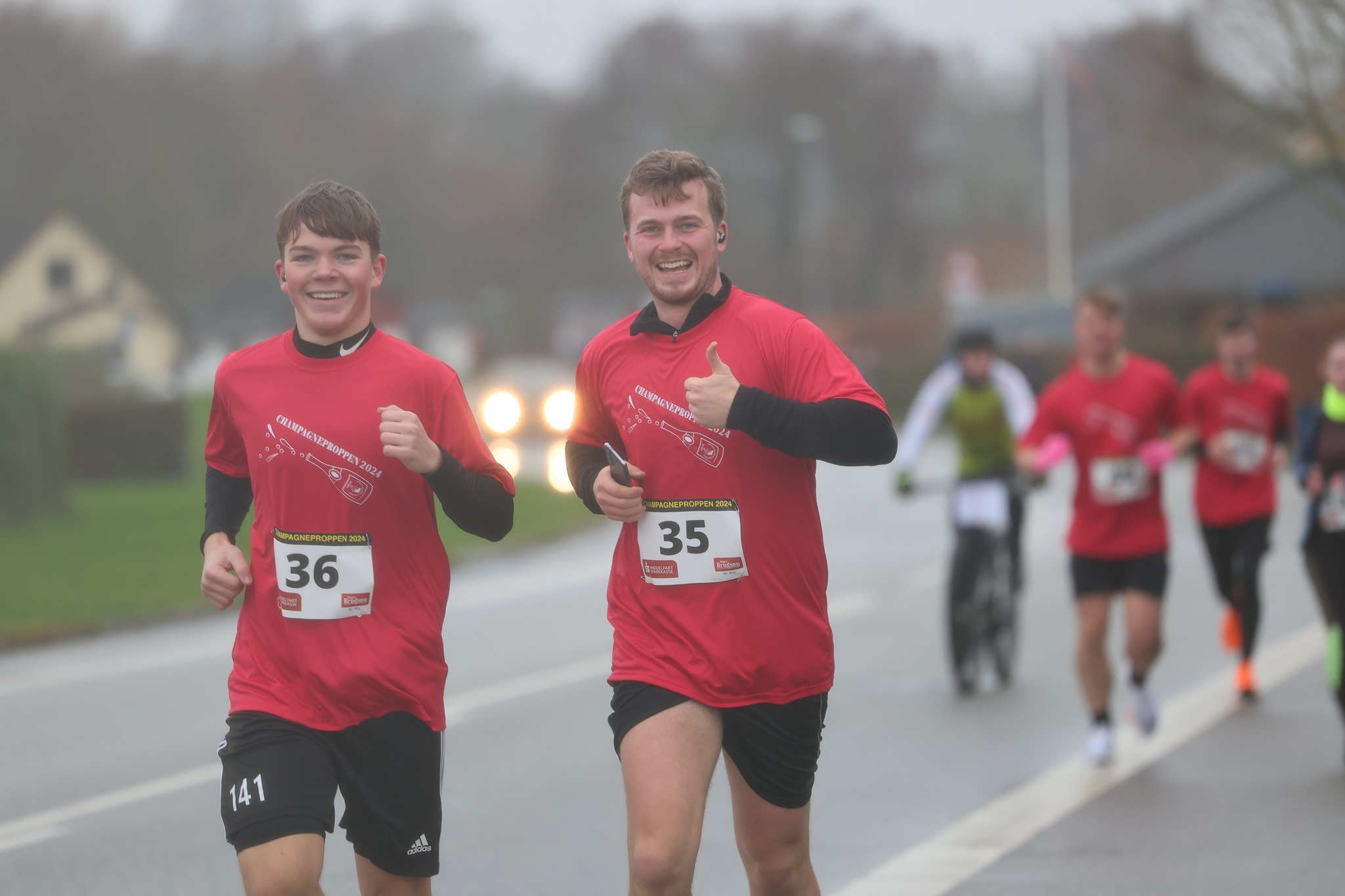 Champagneproppen skyder nytåret i gang i Nørre Aaby Champagneproppen skyder nytåret i gang i Nørre Aaby