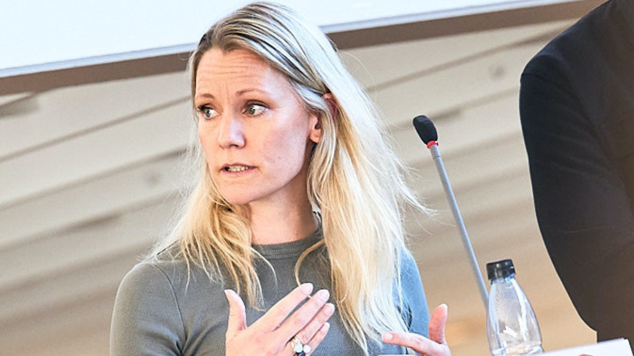 Det er tid til at skifte spor: Fra fordømmelse til frihedskamp Det er tid til at skifte spor: Fra fordømmelse til frihedskamp