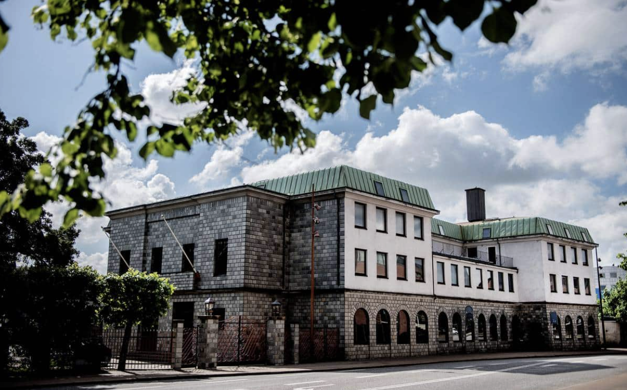 26-årig iværksætter redder ikonisk brudekjolehus: Panayotis genopstår efter konkurs 26-årig iværksætter redder ikonisk brudekjolehus: Panayotis genopstår efter konkurs