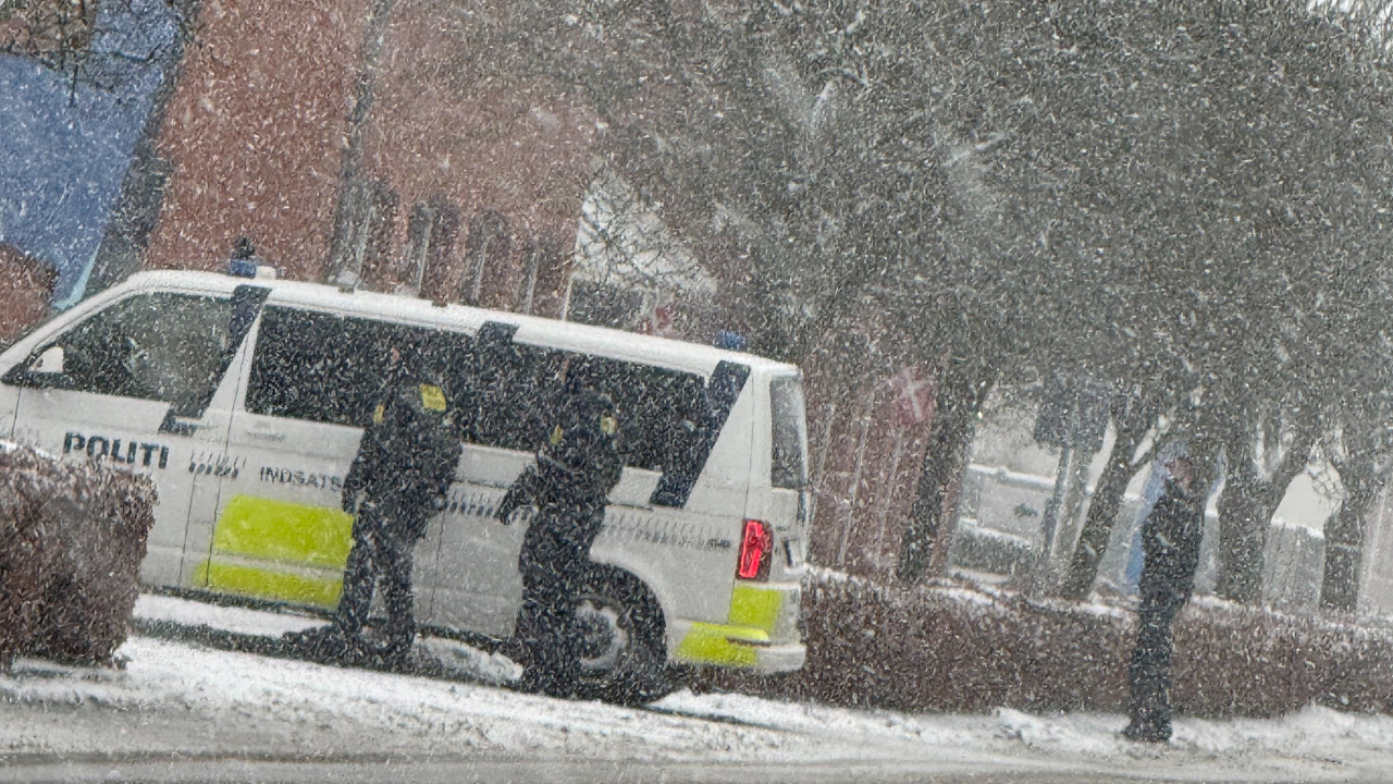 Bevæbnet politi på Odensevej i Middelfart onsdag formiddag