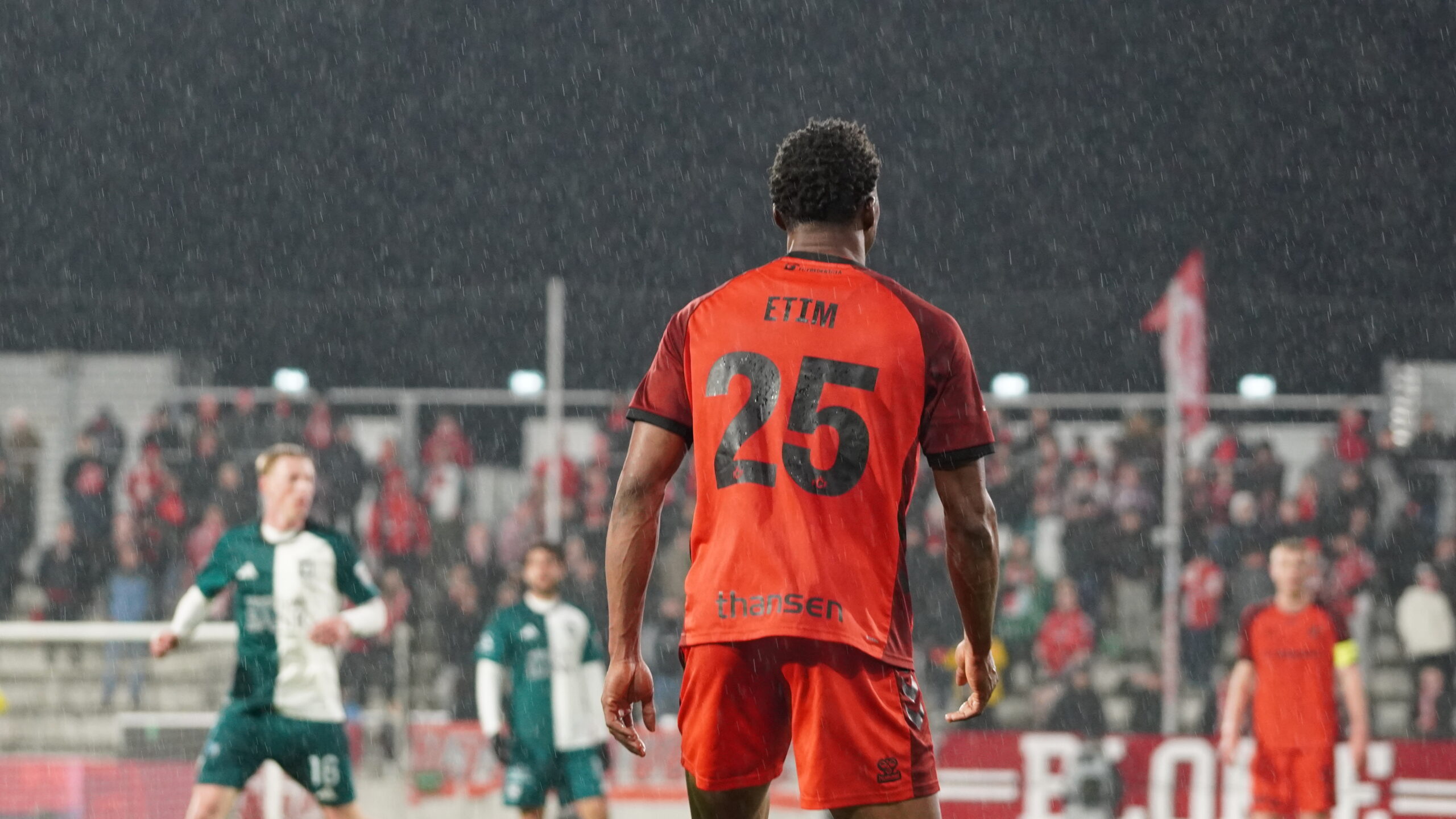 Lokaldgyser endte igen uafgjort i silende regn