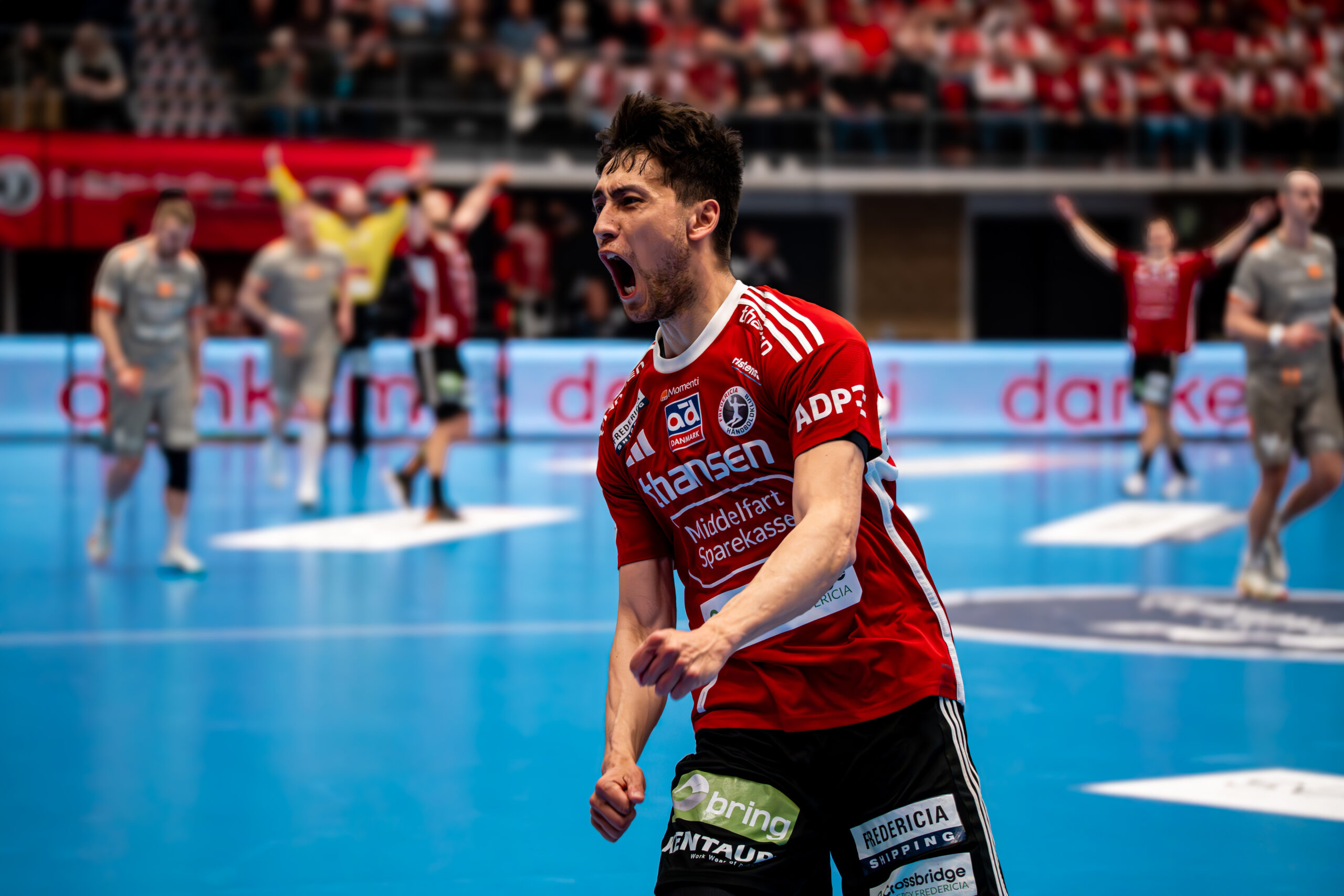 Live: FHK jagter kursen mod semifinalen