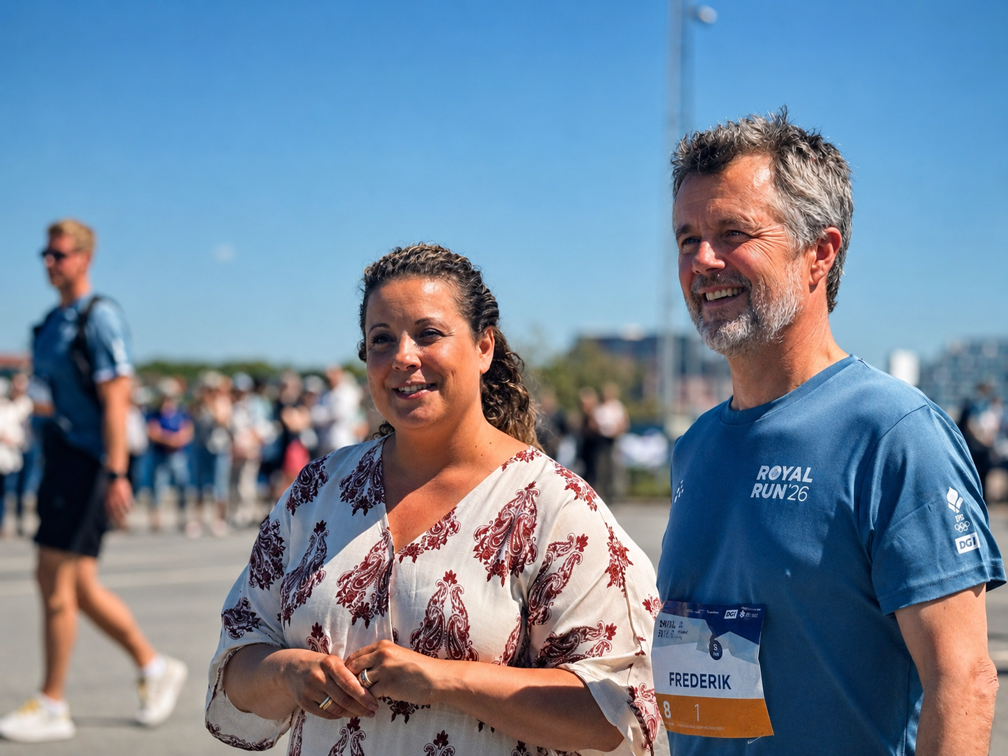 Klokken 14.03 ankom Kongen. Nu løber han 5 km gennem Middelfart