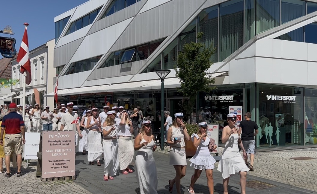 Flere tager studenterhuen uden at bruge den: Middelfart blandt landets kraftigste stigninger
