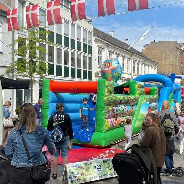 Løvestrøget forvandles til legeområde for børn i morgen Løvestrøget forvandles til legeområde for børn i morgen