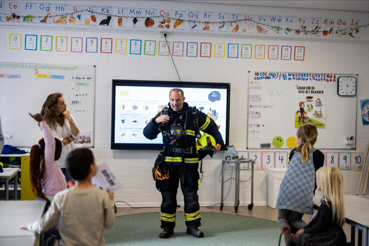 Nyt brandforsøg viser hvor hurtigt julestuen kan brænde – og hvordan du undgår det