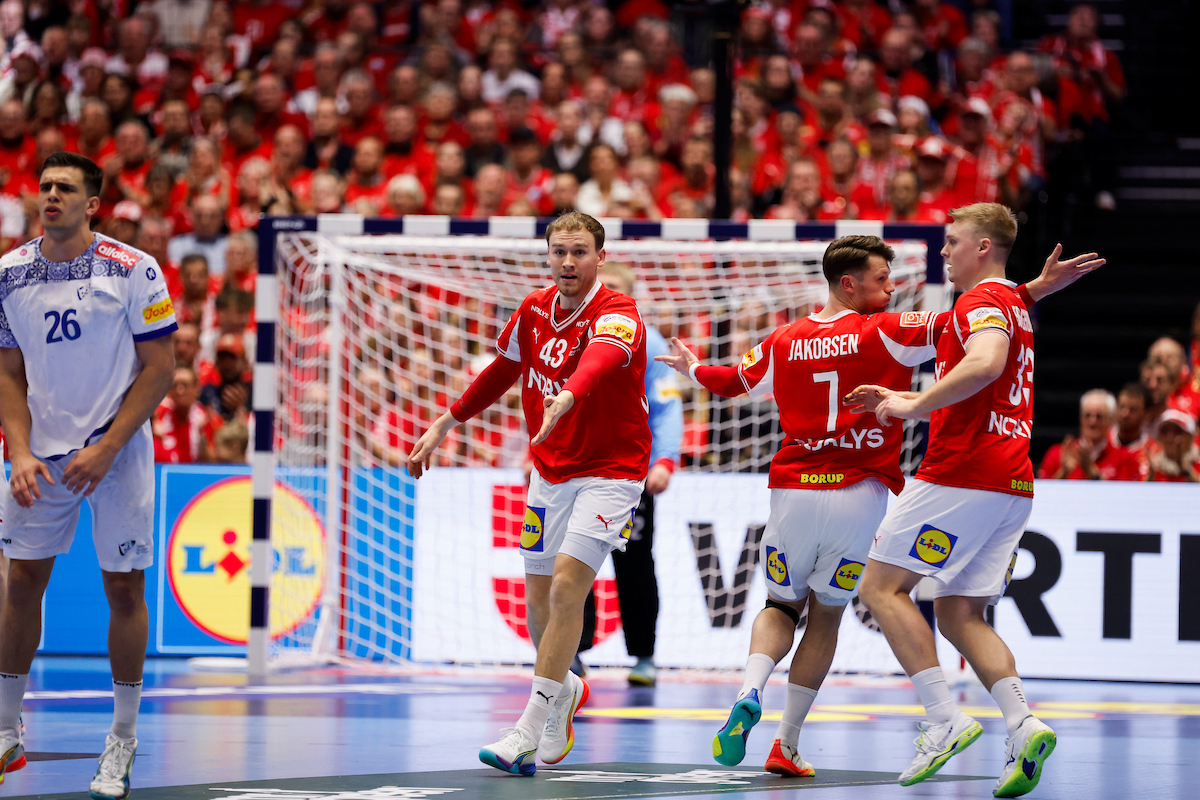 Det danske fort faldt sammen