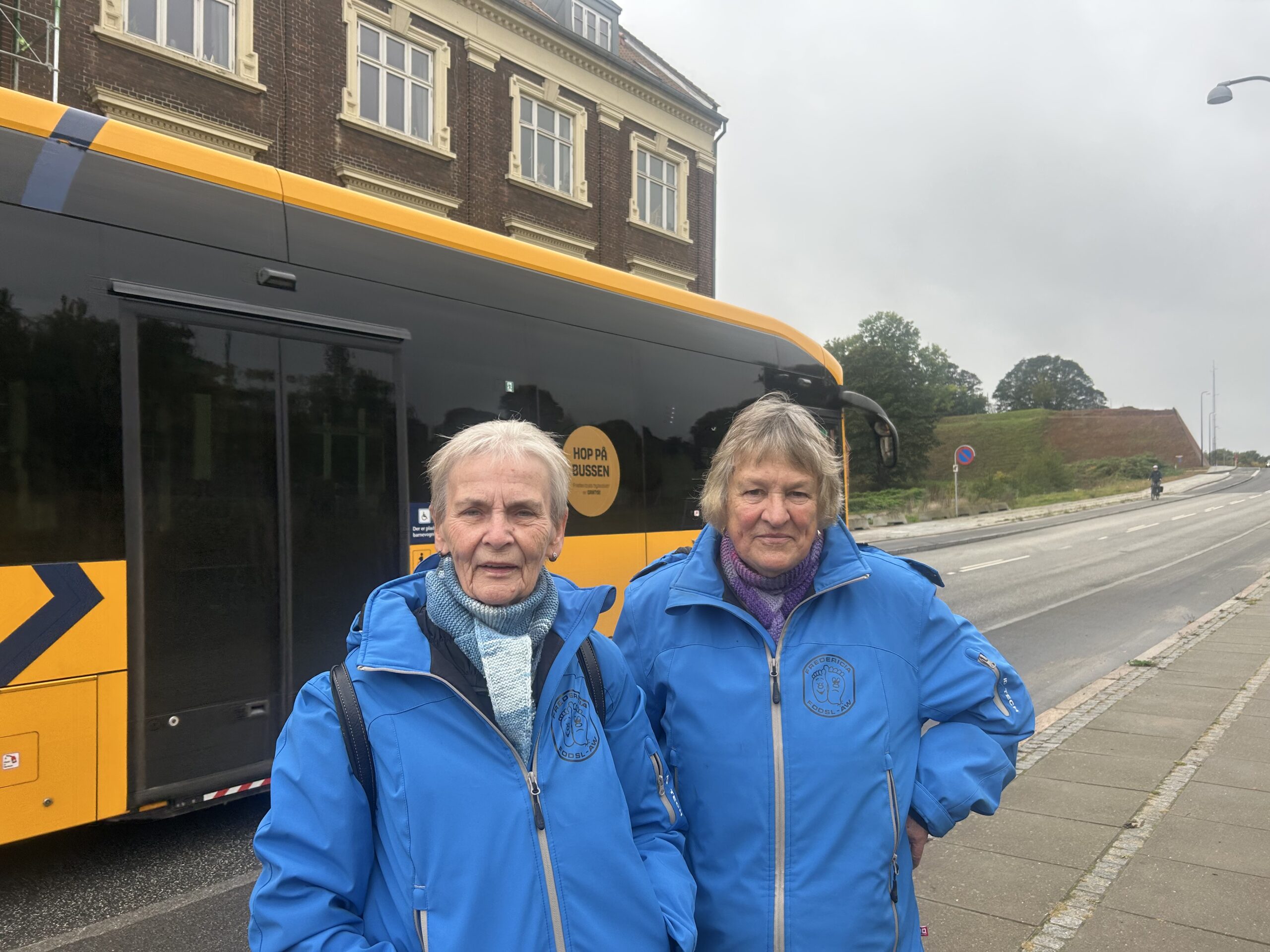 Gåglæde og fællesskab i regnvejr: Fredericia Fodslaw holder humøret højt