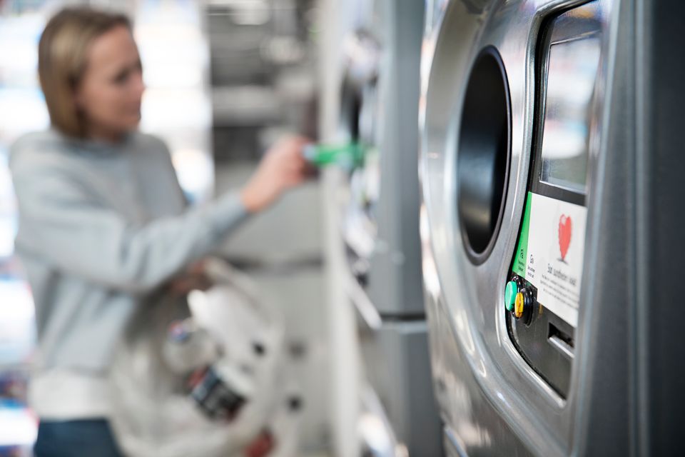 Danskerne slår pantrekord med milliarder af flasker og dåser