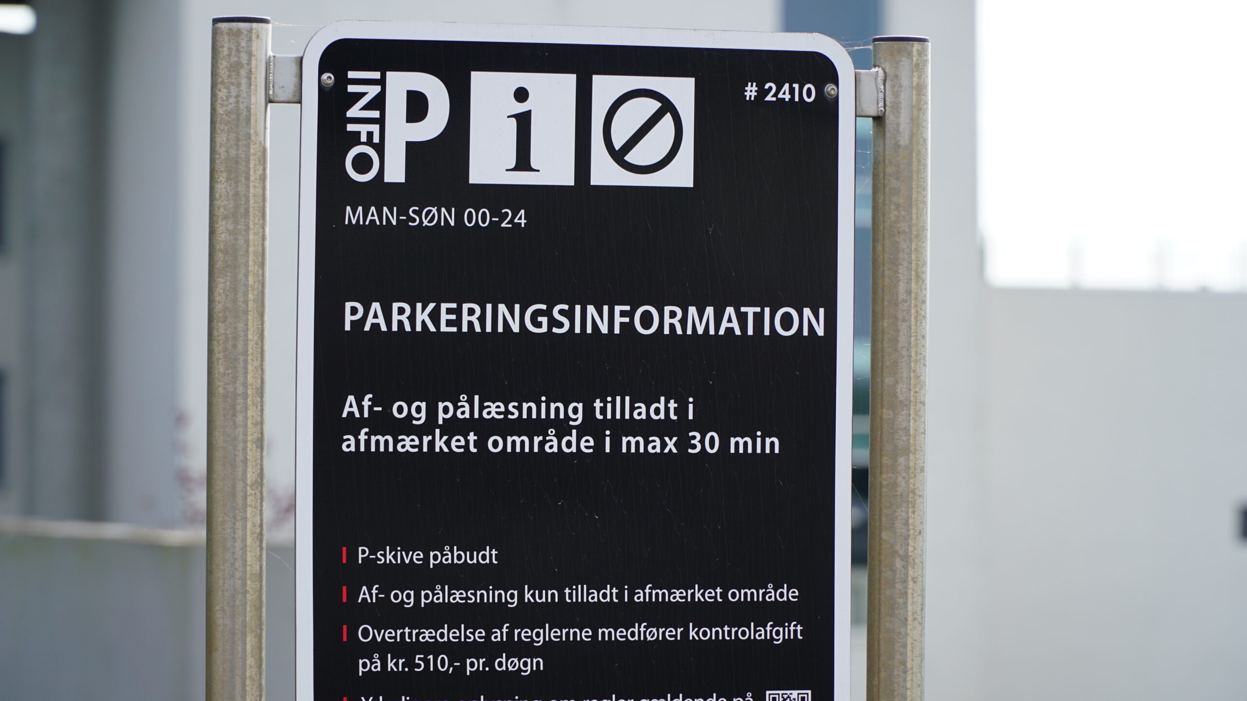 Parkeringsbøde satte sindene i kog: Mand gik amok på P-vagt