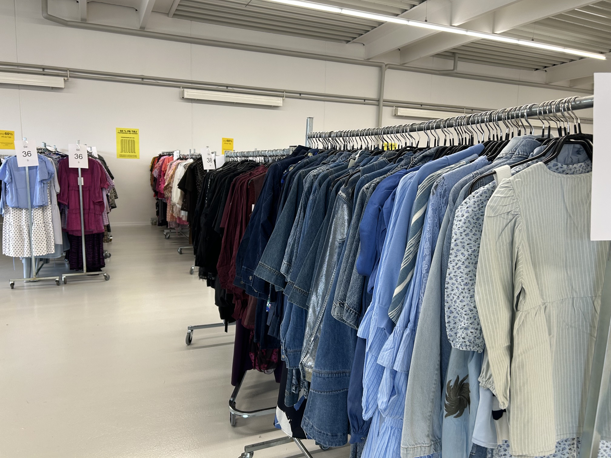 Kæmpe lagersalg vender tilbage til Fredericia med 30.000 stykker tøj Kæmpe lagersalg vender tilbage til Fredericia med 30.000 stykker tøj