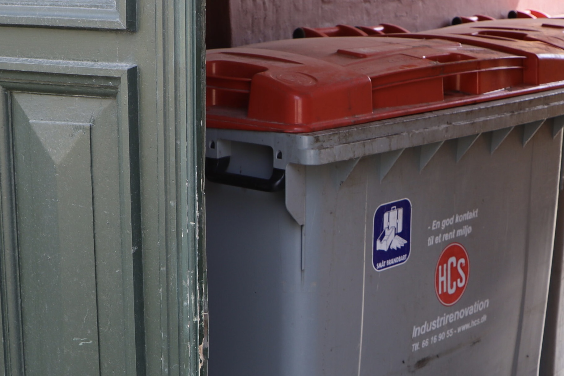 67-årig stjal værktøj fra varebil og fragtede det i grøn affaldscontainer