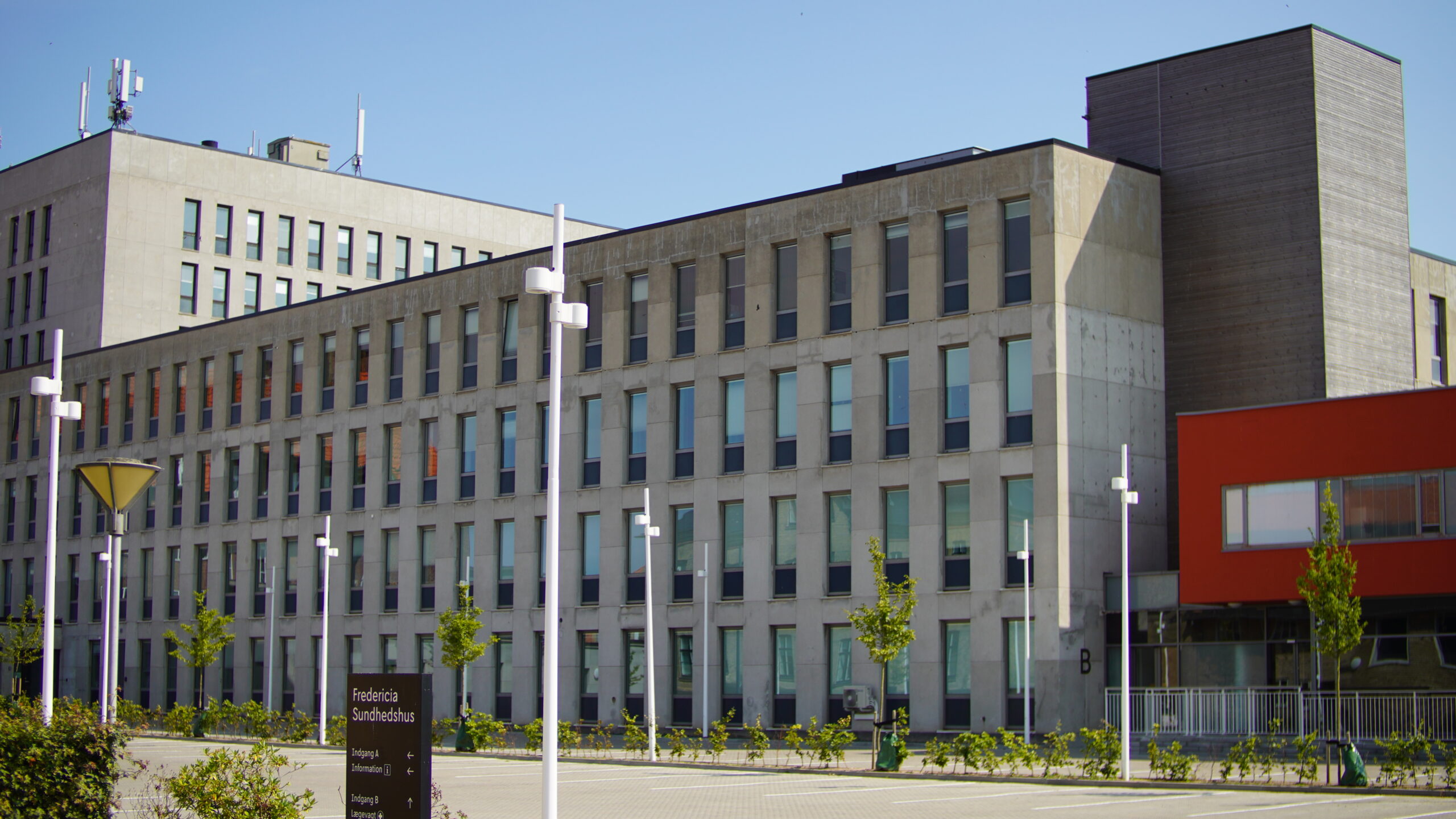 Morgenindbrud i biler ved Sundhedshuset – stjal kontanter og MC-udstyr for 26.000 kroner Morgenindbrud i biler ved Sundhedshuset – stjal kontanter og MC-udstyr for 26.000 kroner