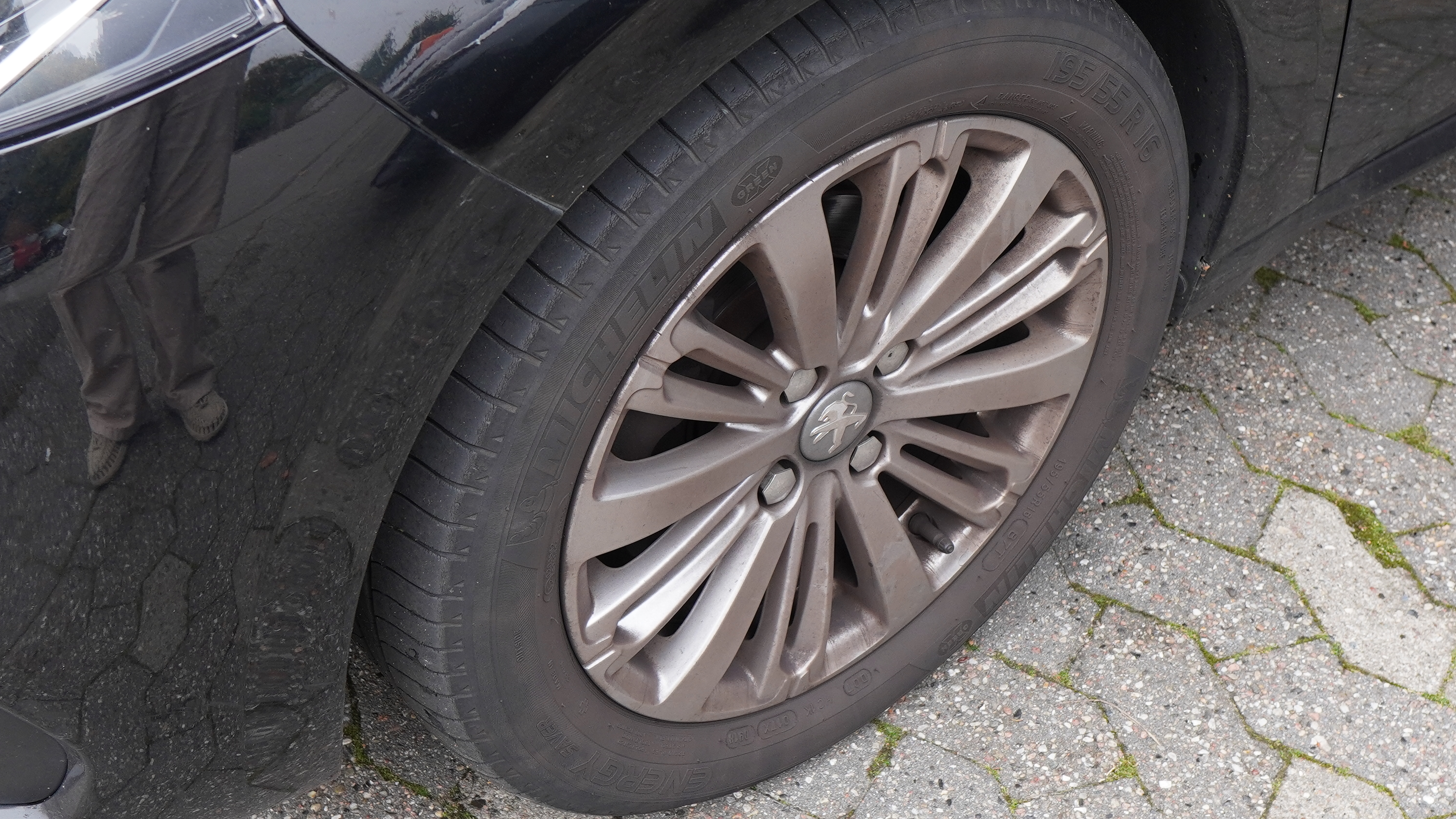 Politiet konfiskerer bil fra 21-årig Politiet konfiskerer bil fra 21-årig