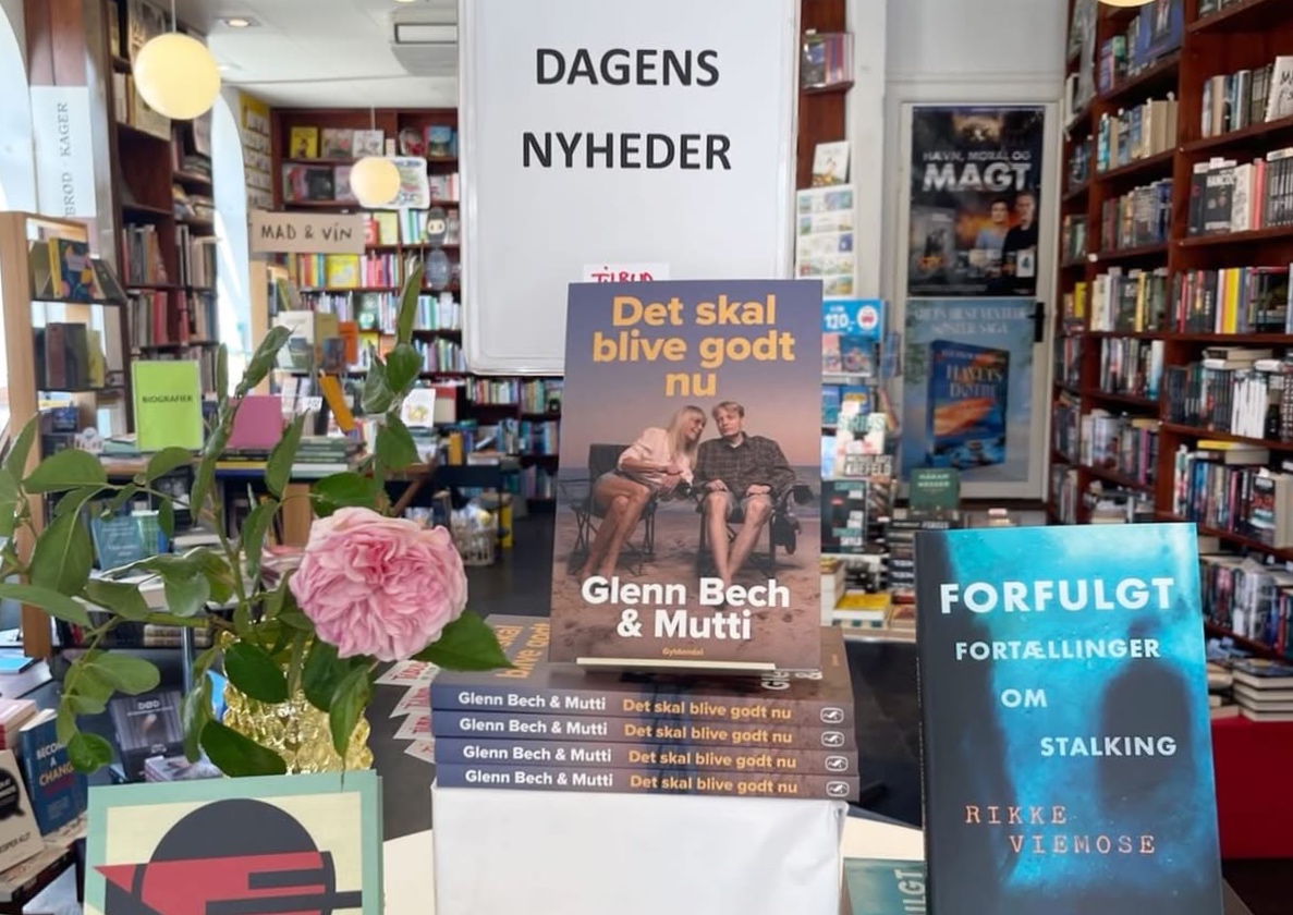 Glenn Bech slutter sin turné mellem reolerne i Gothersgade Glenn Bech slutter sin turné mellem reolerne i Gothersgade
